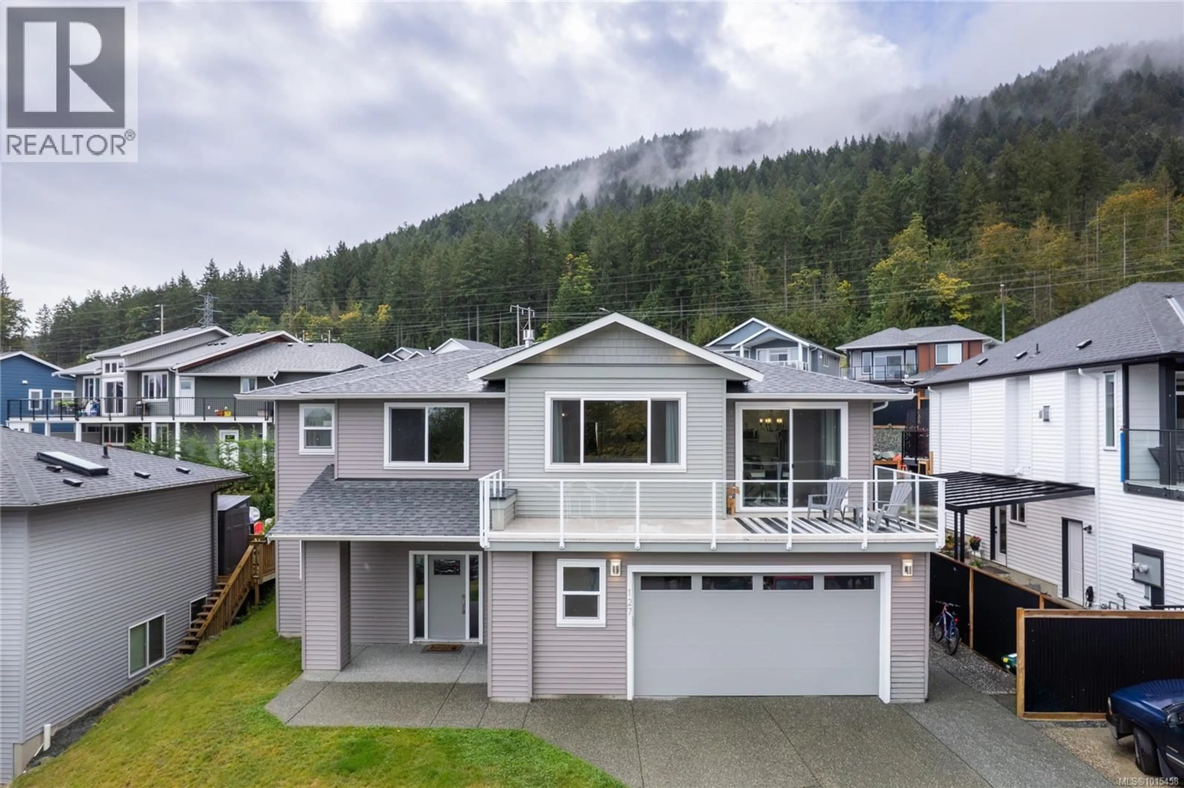 A pic from outside/outdoor area/front of a property/back of a property/a pic from drone, mountain view for 127 RAY KNIGHT DRIVE, Ladysmith British Columbia V9G0B8