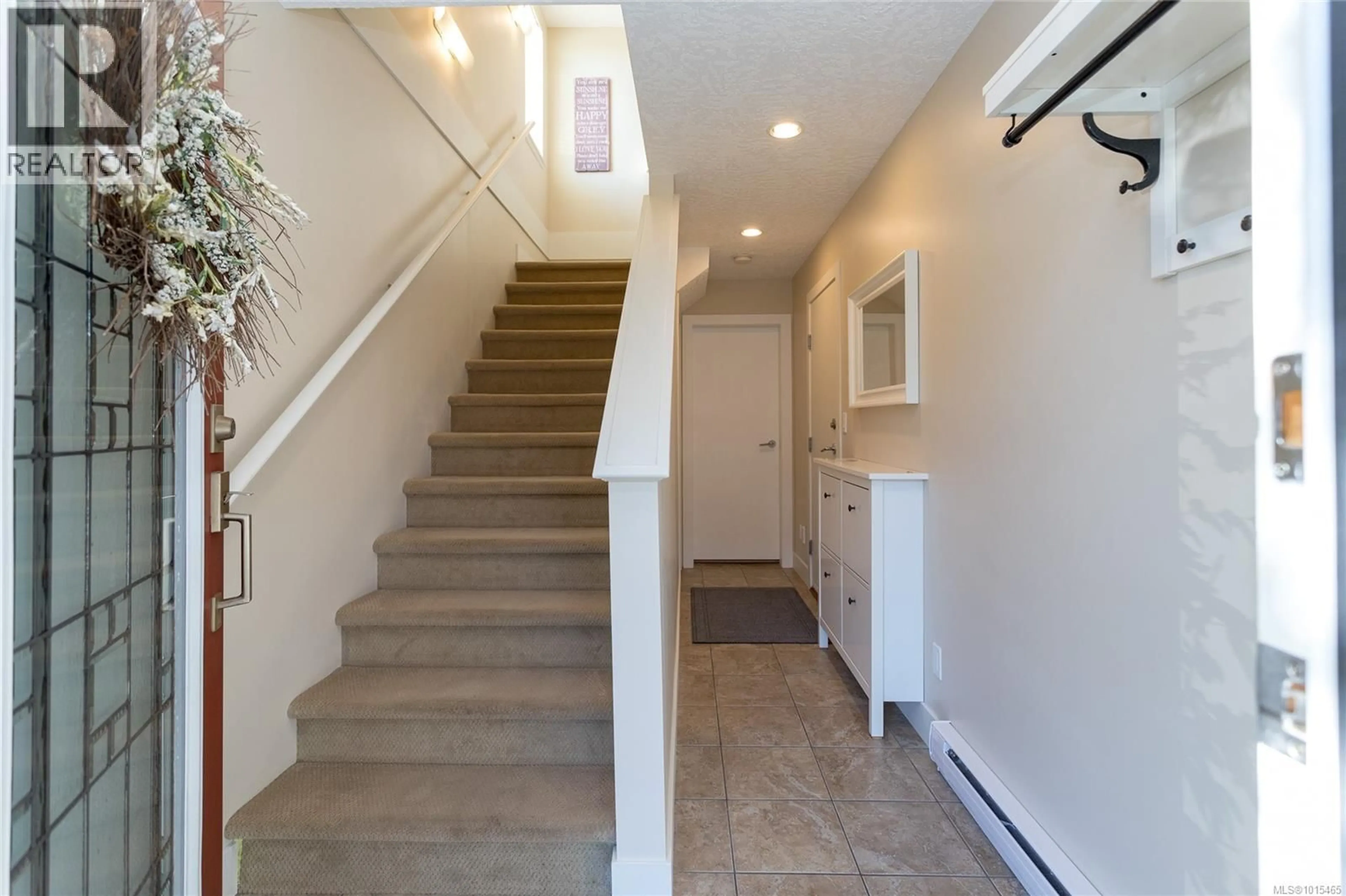 Indoor entryway for 2121 GREENHILL RISE, Langford British Columbia V9B0J1