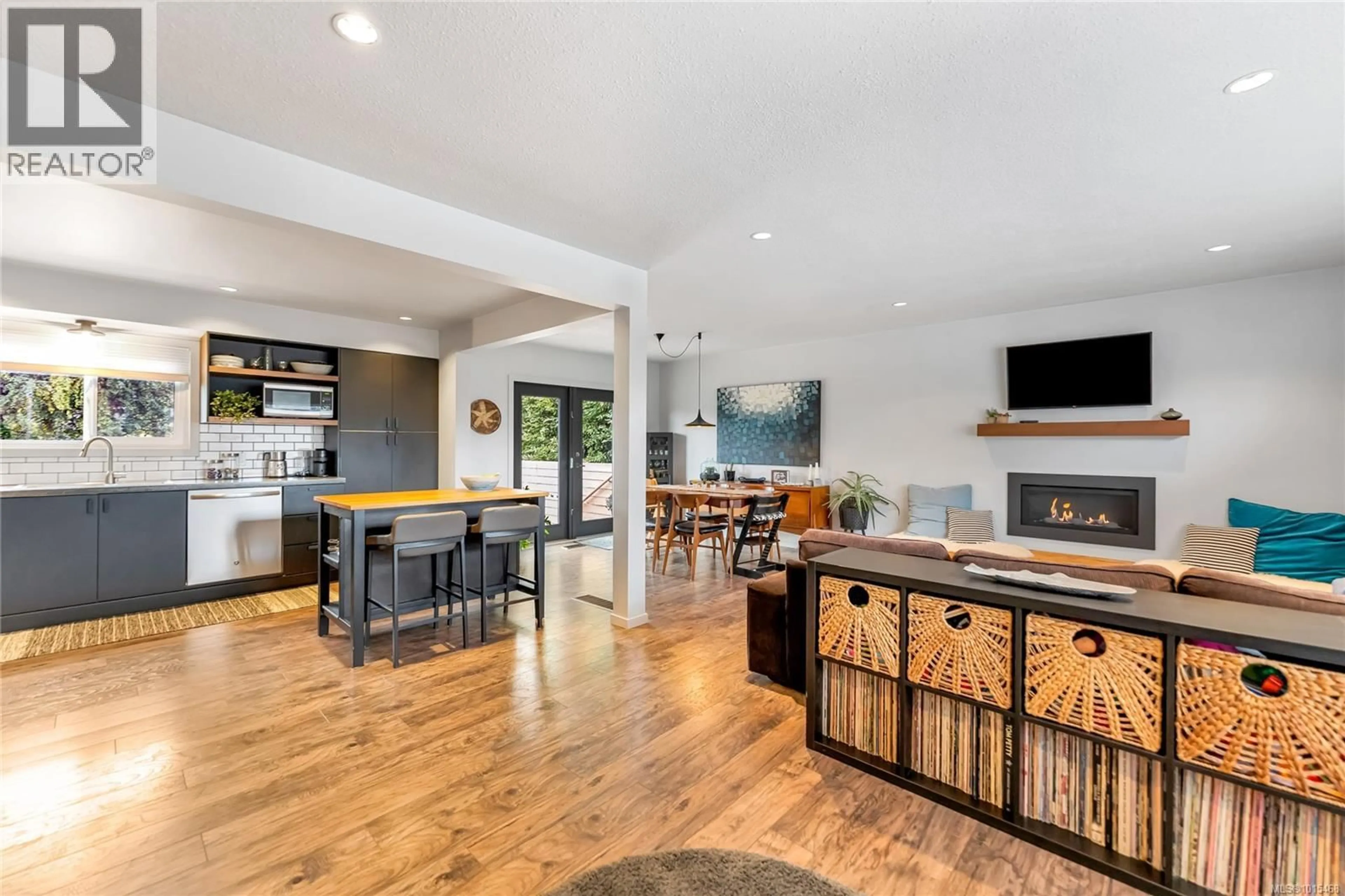 Open concept kitchen, unknown for 2027 ARDWELL AVENUE, Sidney British Columbia V8L2L6