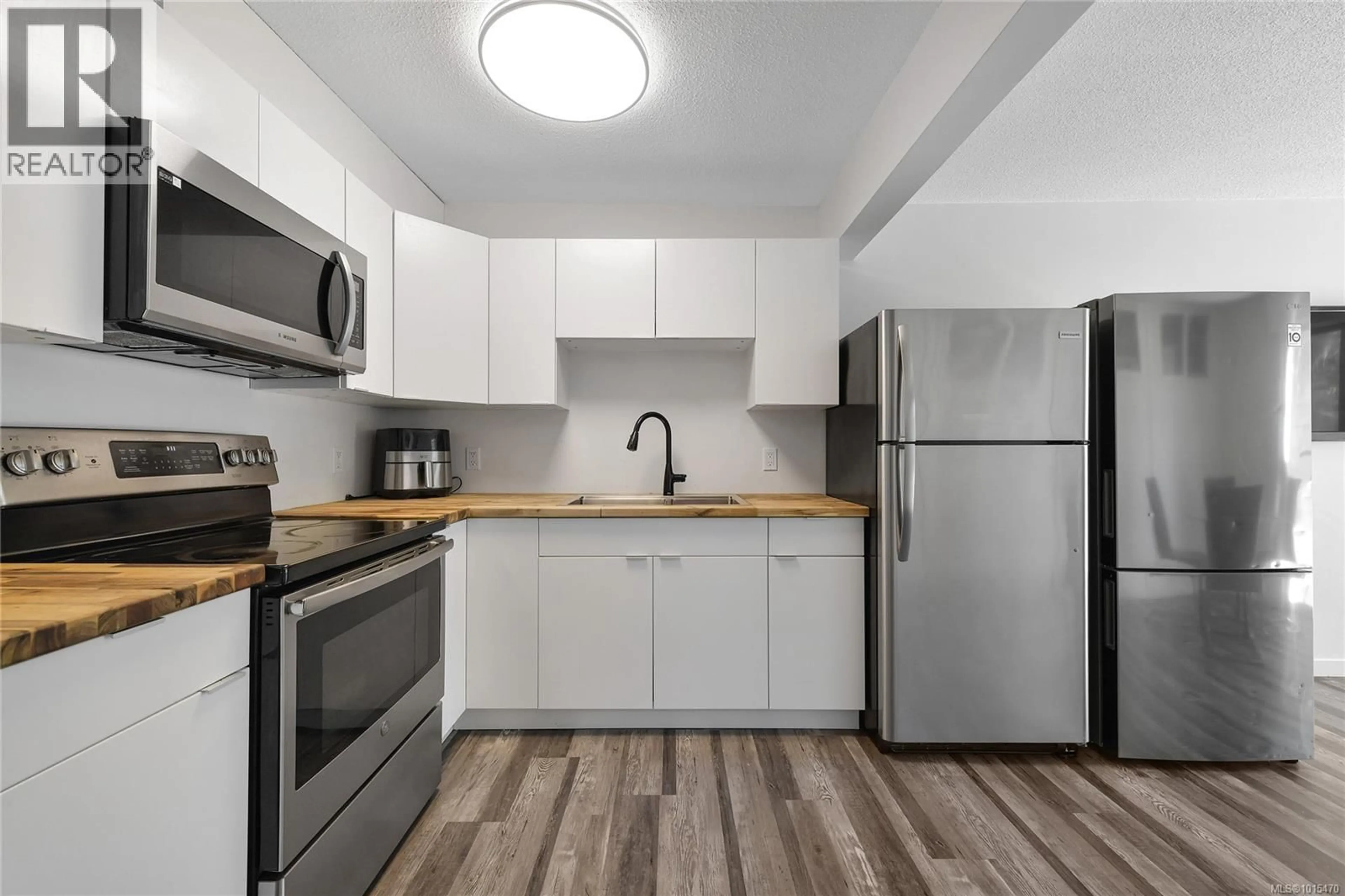 Standard kitchen, unknown for 12 - 3987 GORDON HEAD ROAD, Saanich British Columbia V8N3X5
