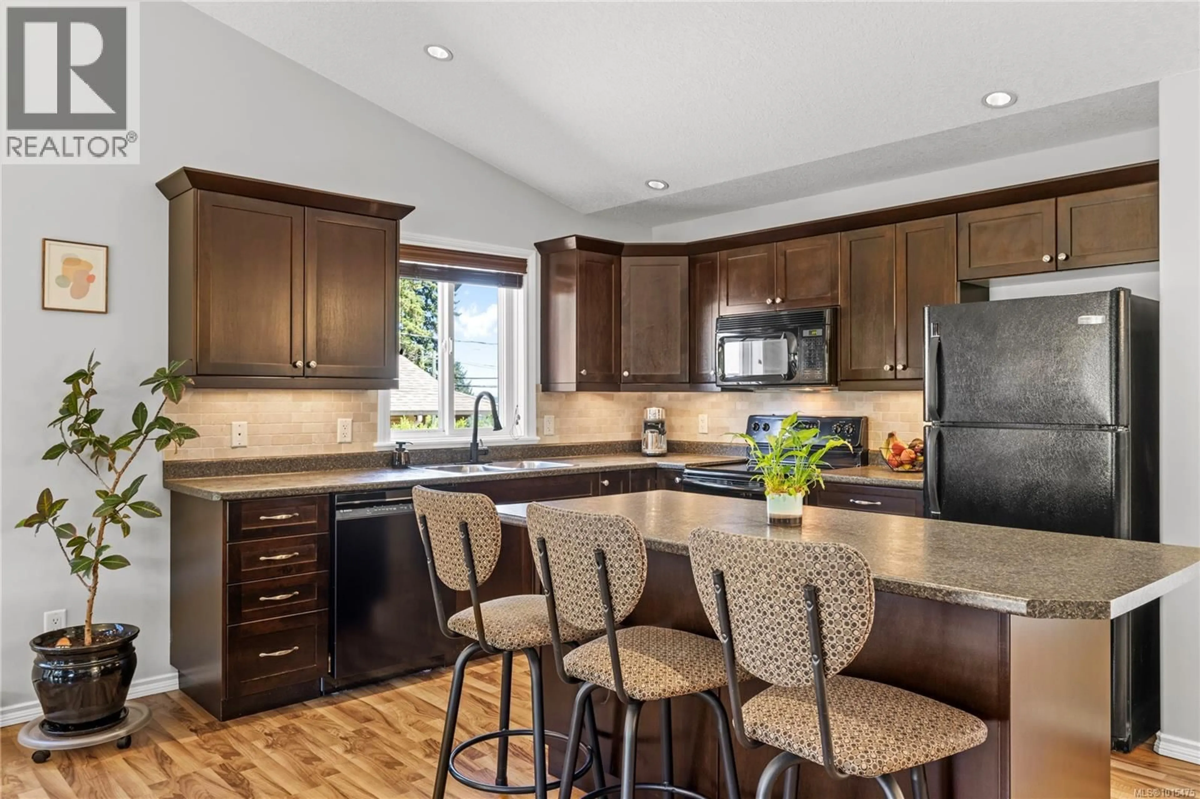 Open concept kitchen, ceramic/tile floor for 1821 EXTENSION ROAD, Nanaimo British Columbia V9X1C9
