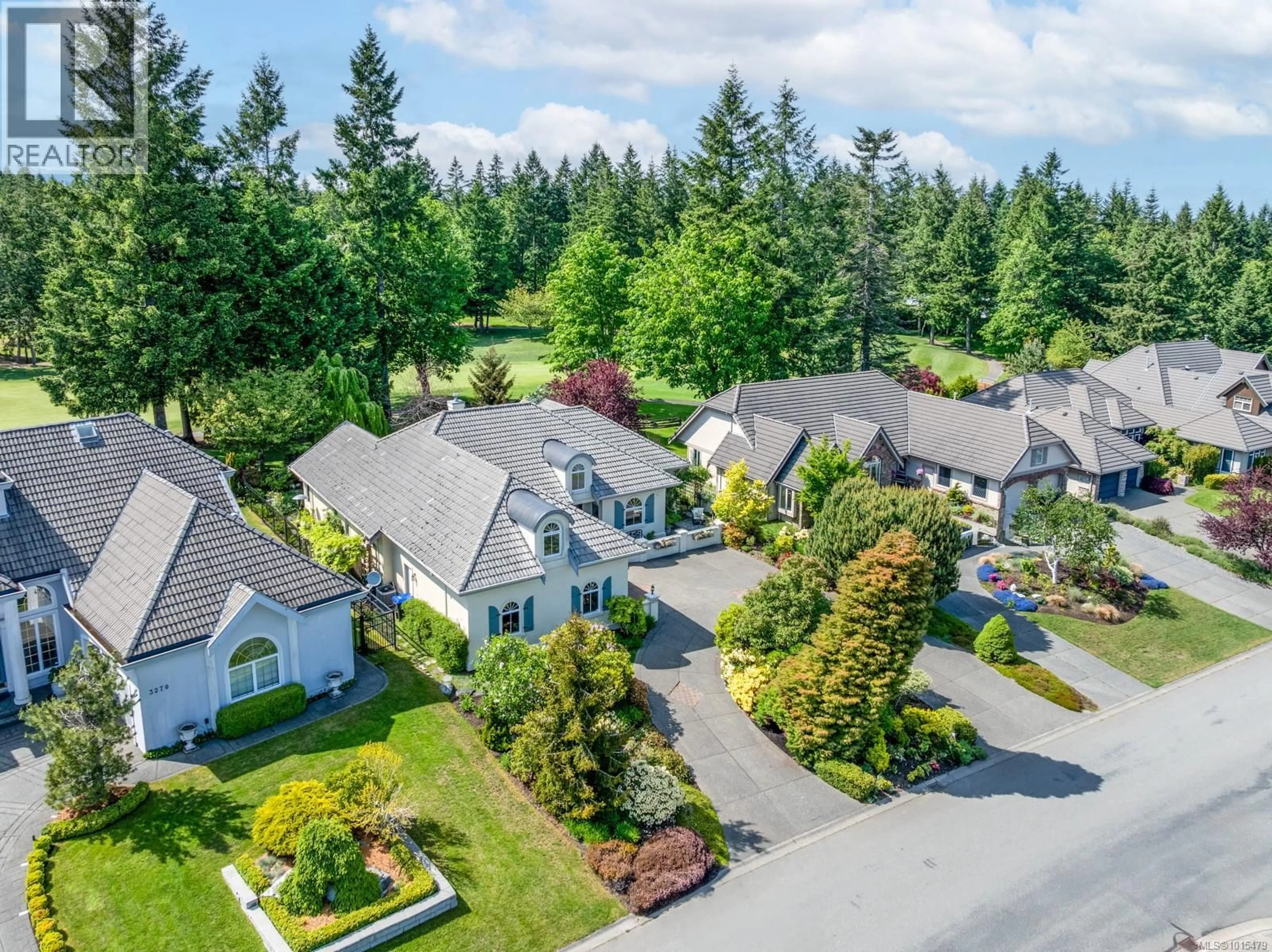 A pic from outside/outdoor area/front of a property/back of a property/a pic from drone, street for 3274 MAJESTIC DRIVE, Courtenay British Columbia V9N9X4