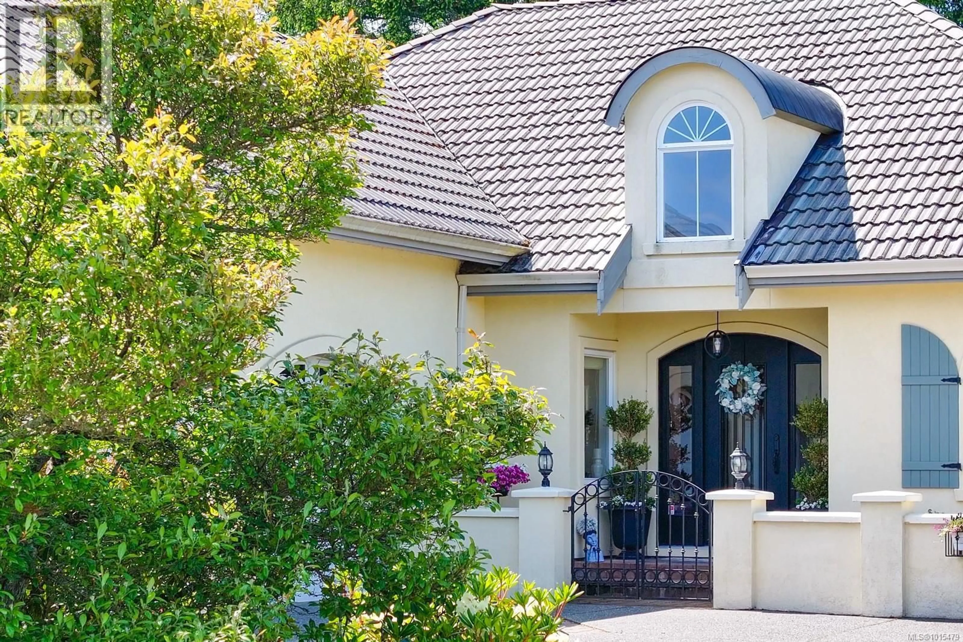 Home with vinyl exterior material, street for 3274 MAJESTIC DRIVE, Courtenay British Columbia V9N9X4