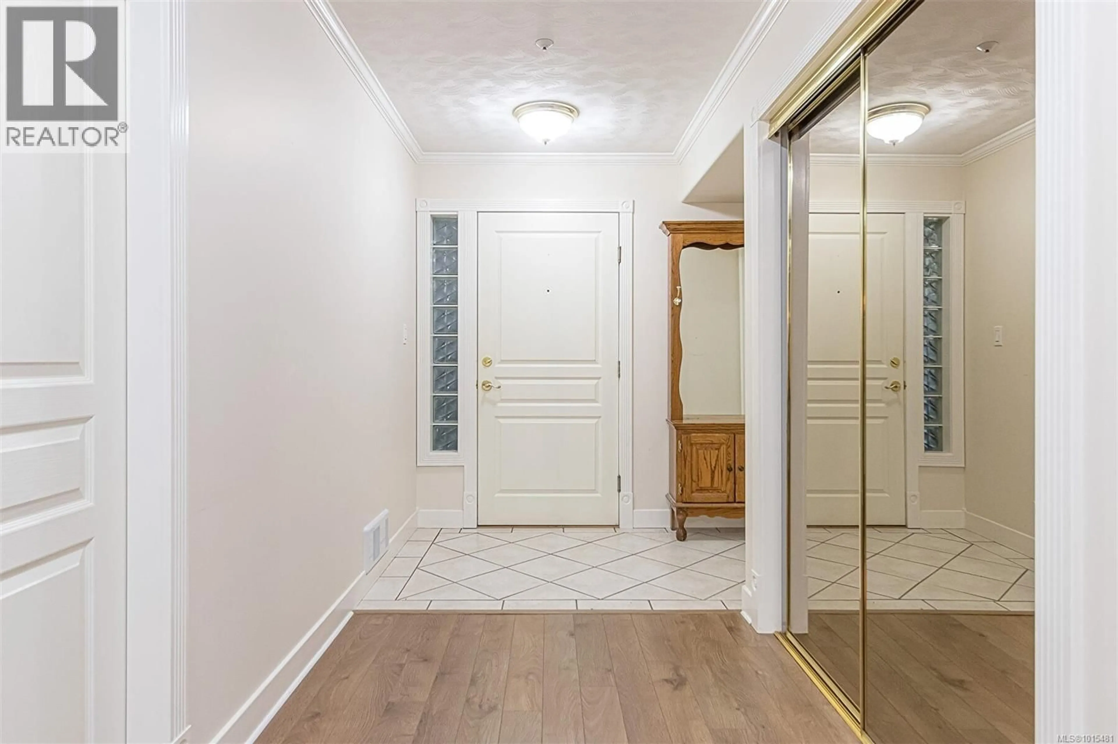 Indoor entryway for 102C - 540 AL WILSON GROVE, Duncan British Columbia V9L5H3