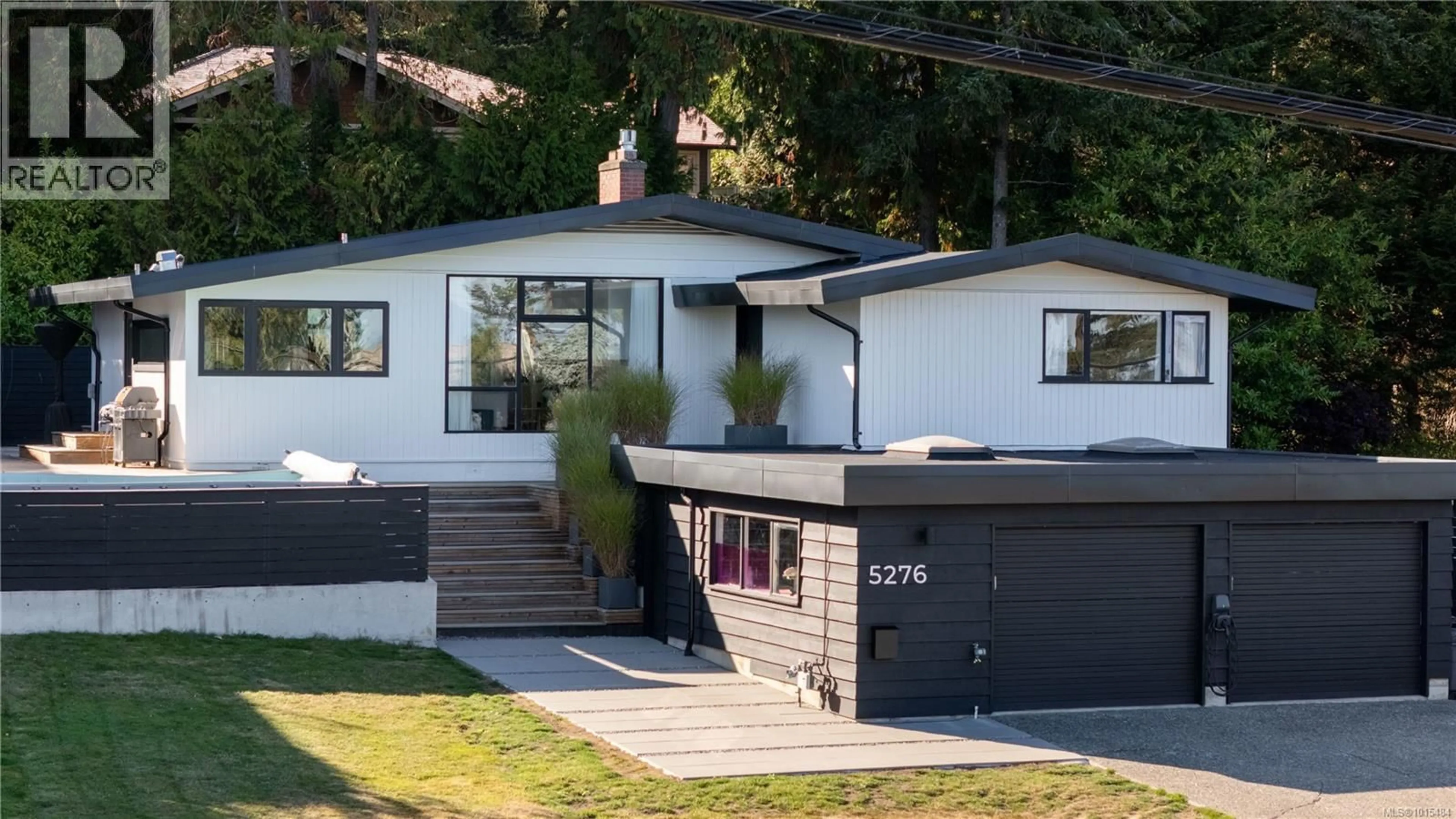 Home with vinyl exterior material, street for 5276 PARKER AVENUE, Saanich British Columbia V8Y2M9