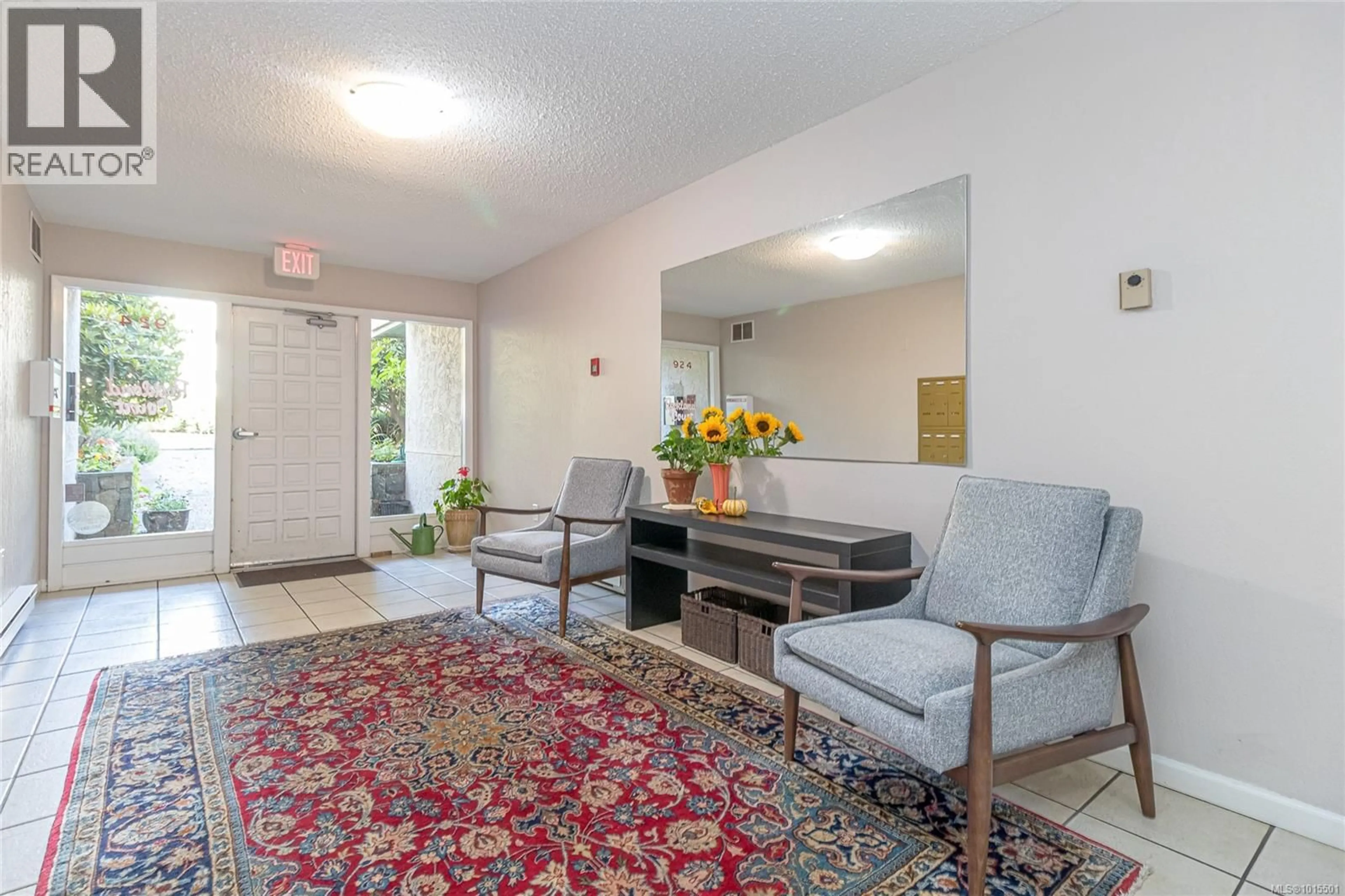 Indoor foyer for 401 - 924 COOK STREET, Victoria British Columbia V8Z3Z3