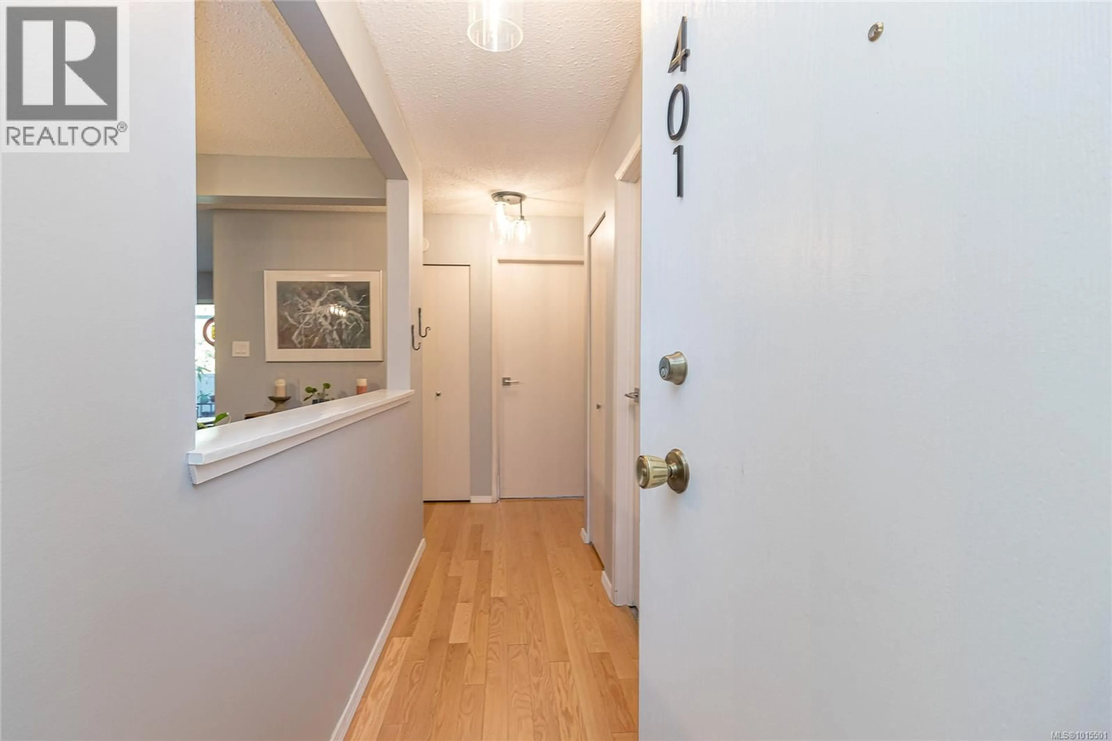 Indoor entryway for 401 - 924 COOK STREET, Victoria British Columbia V8Z3Z3