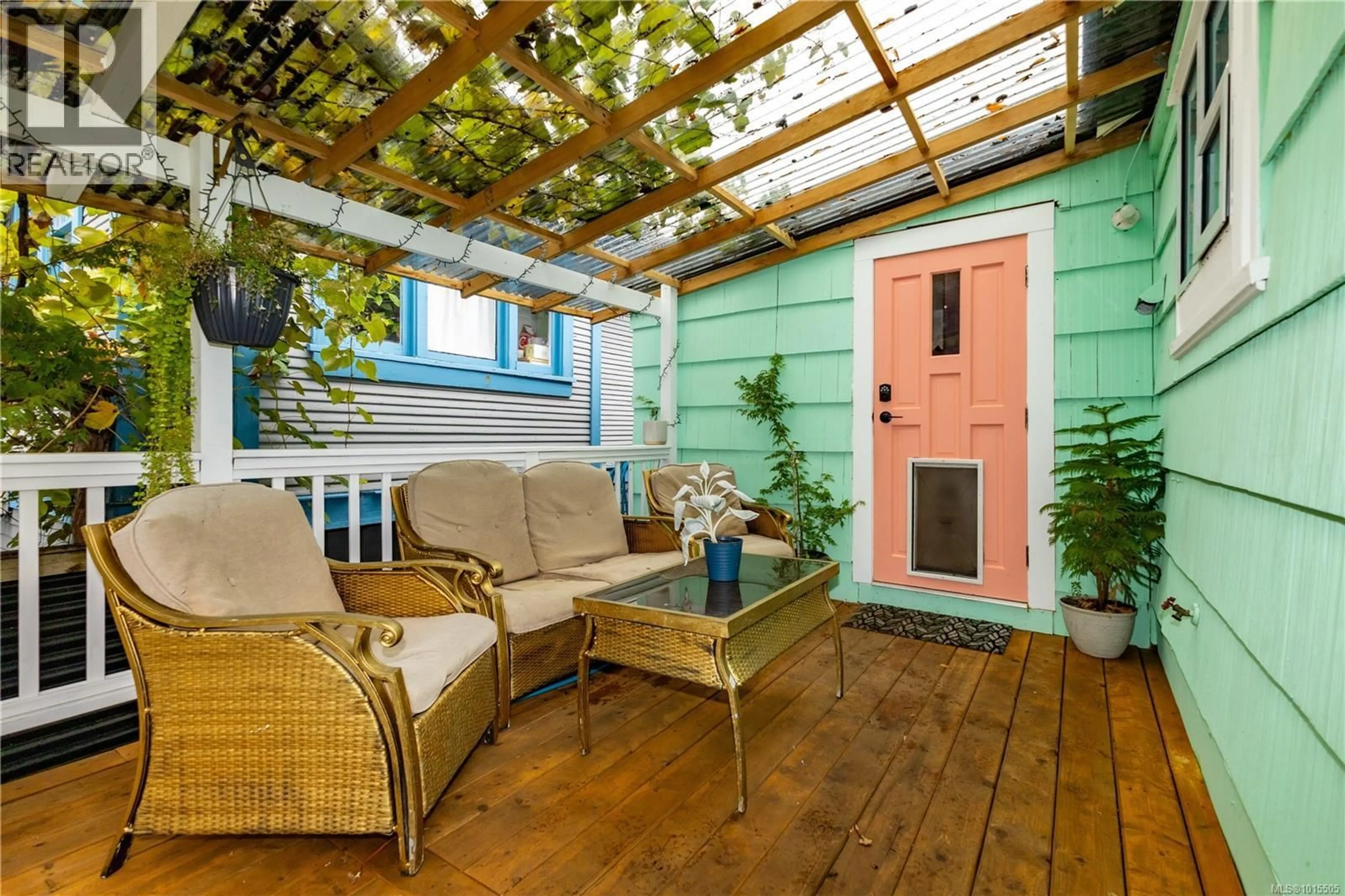 Patio, street for 126 CLIFFE AVENUE, Courtenay British Columbia V9N2H5