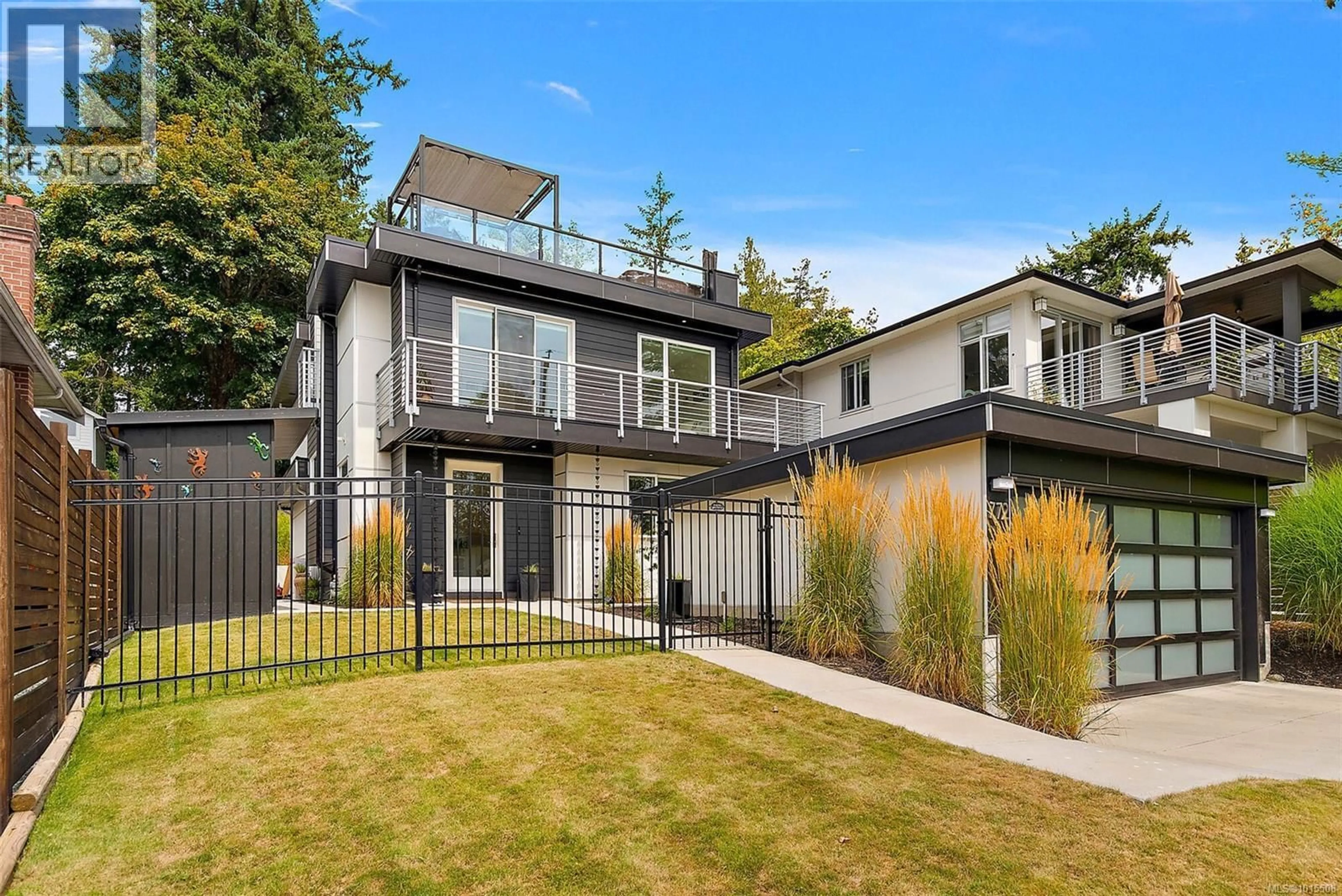 Home with vinyl exterior material, street for 772 HARDING LANE, Central Saanich British Columbia V8M2G2