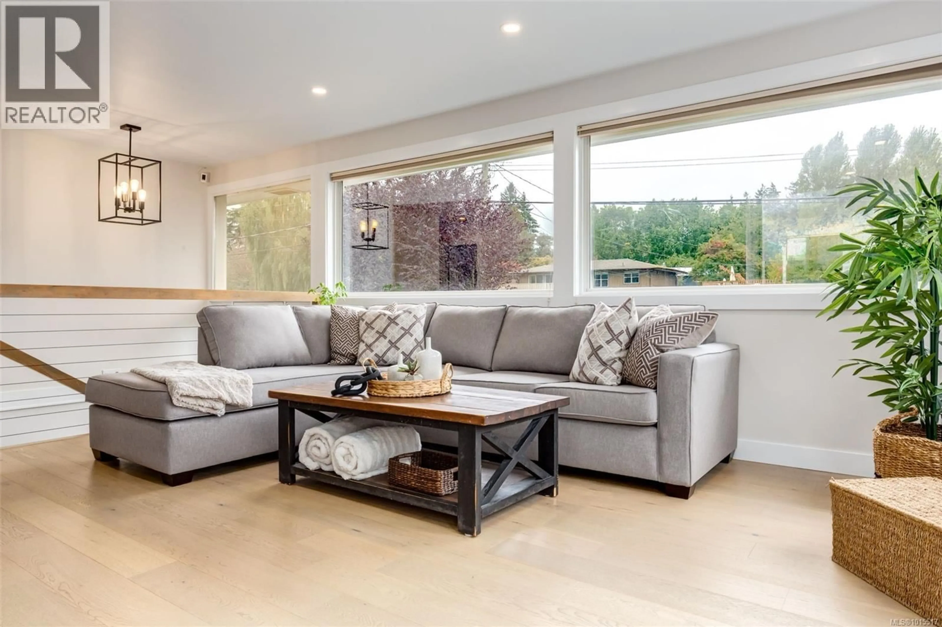 Living room with furniture, unknown for 2420 GLENAYR DRIVE, Nanaimo British Columbia V9S3R7