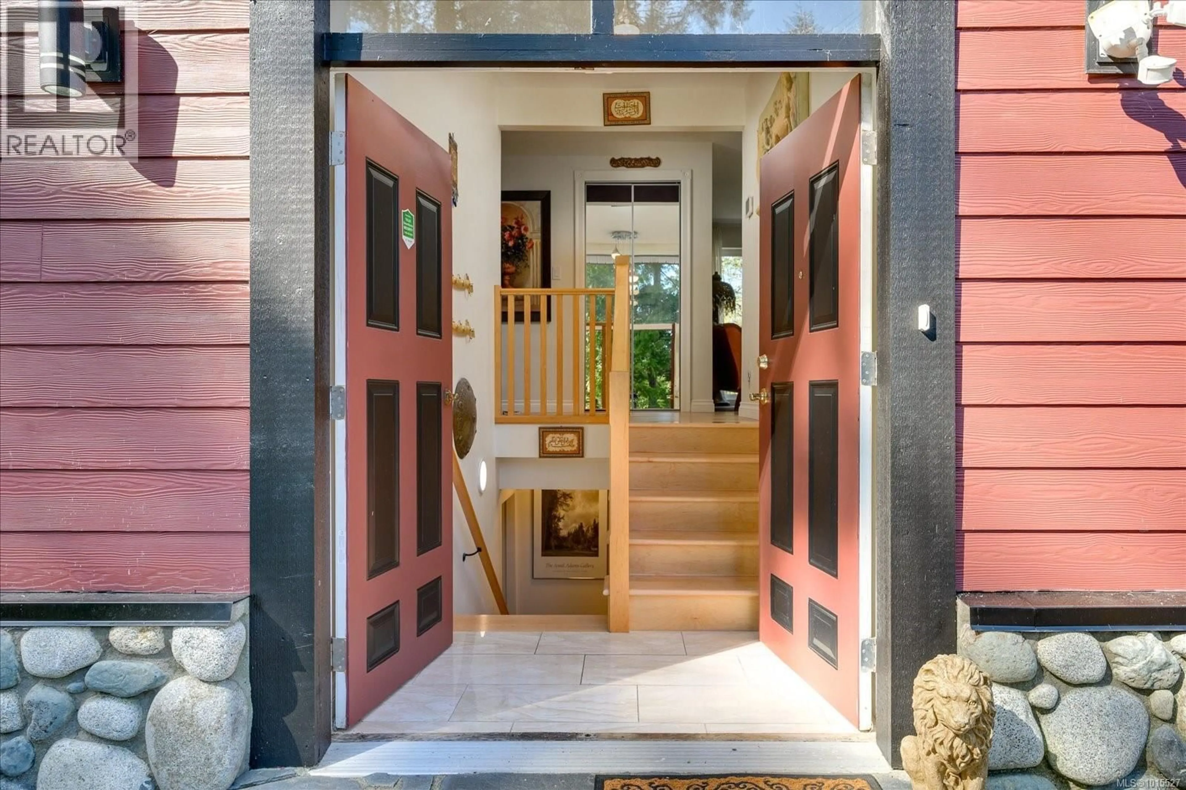 Indoor entryway for 1701 MORDEN ROAD, Nanaimo British Columbia V9X1T6