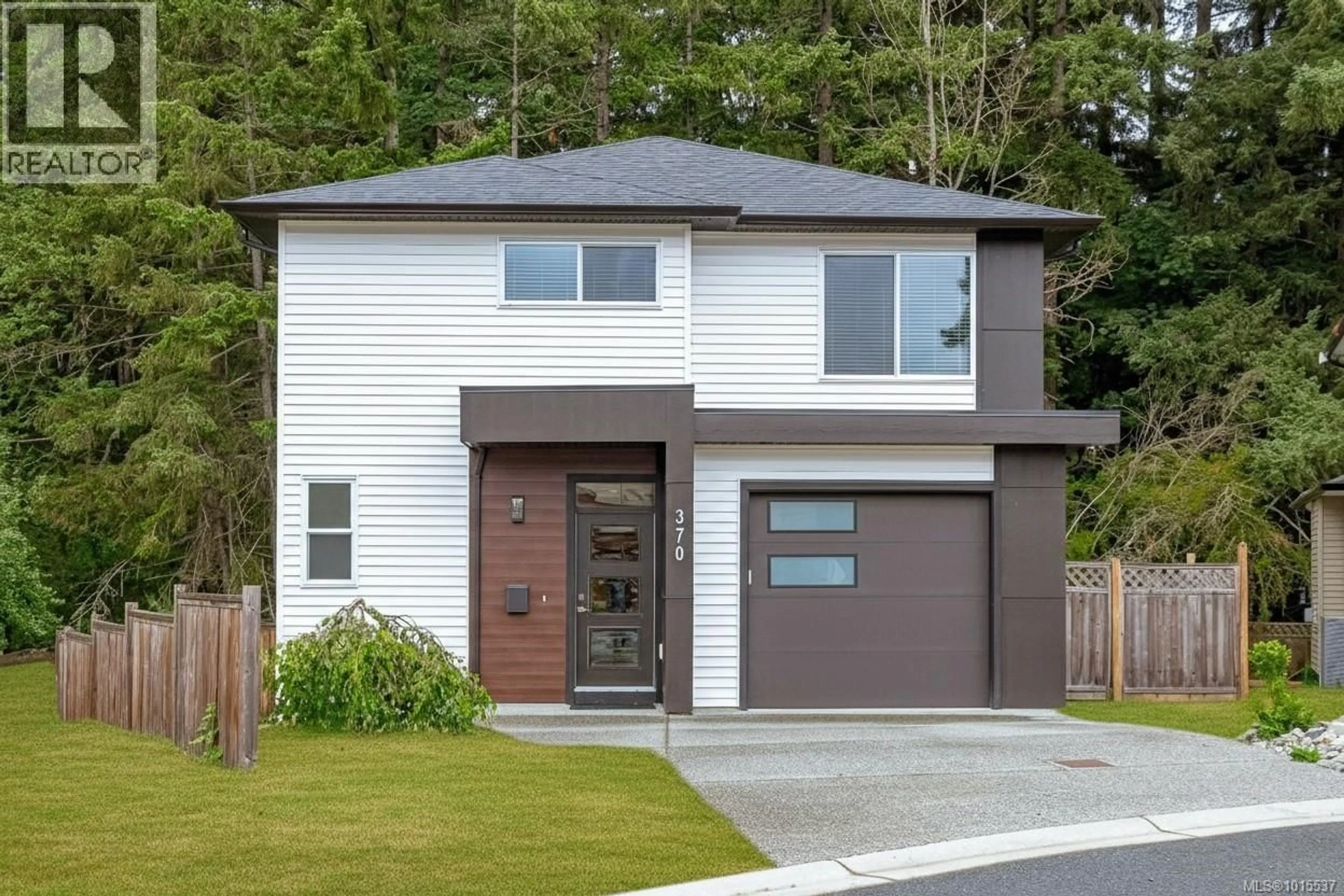 Home with brick exterior material, street for 370 VIENNA PLACE, Nanaimo British Columbia V9R0K6