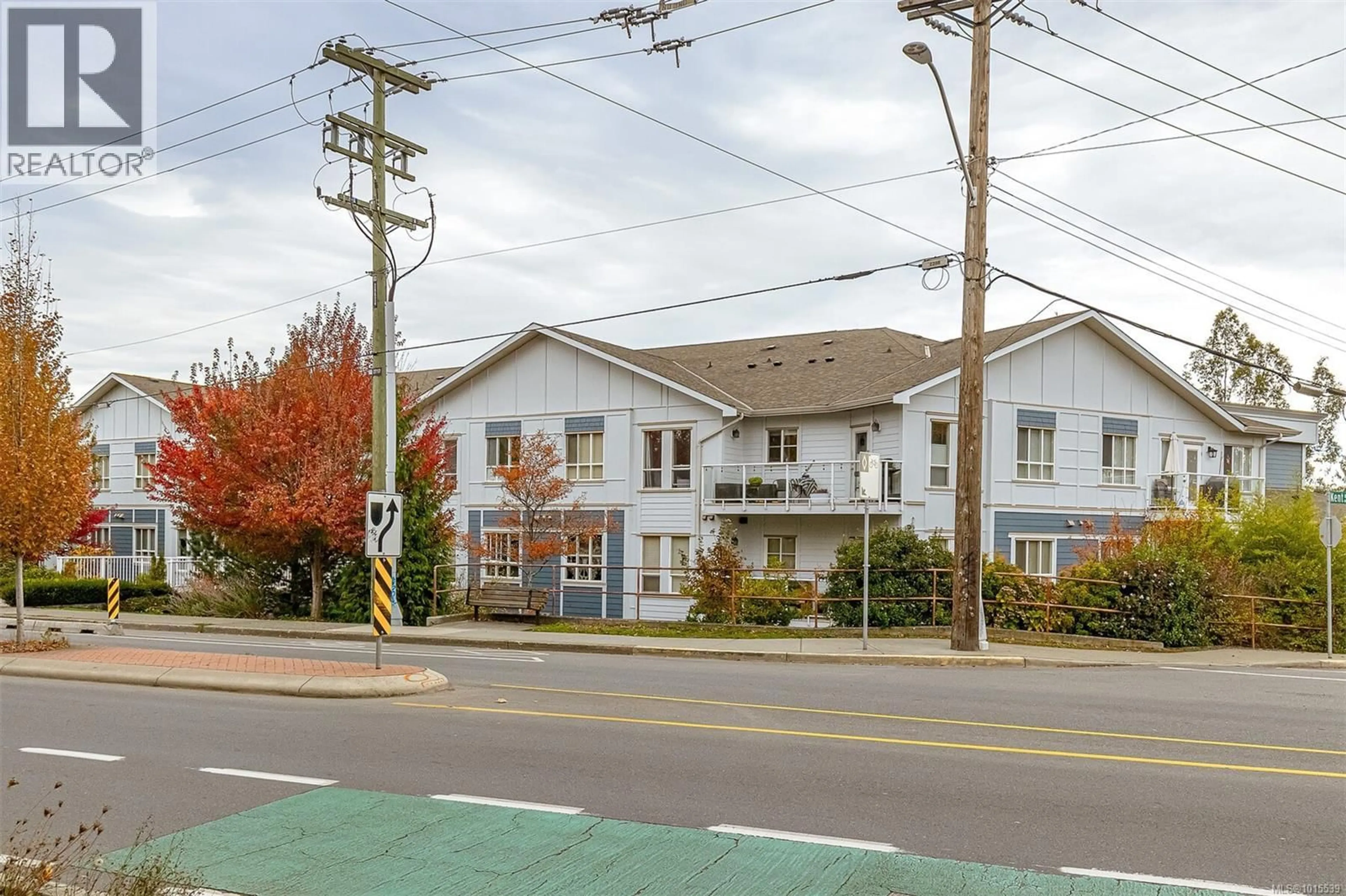 Patio, street for 107 - 3915 CAREY ROAD, Saanich British Columbia V8Z4E3