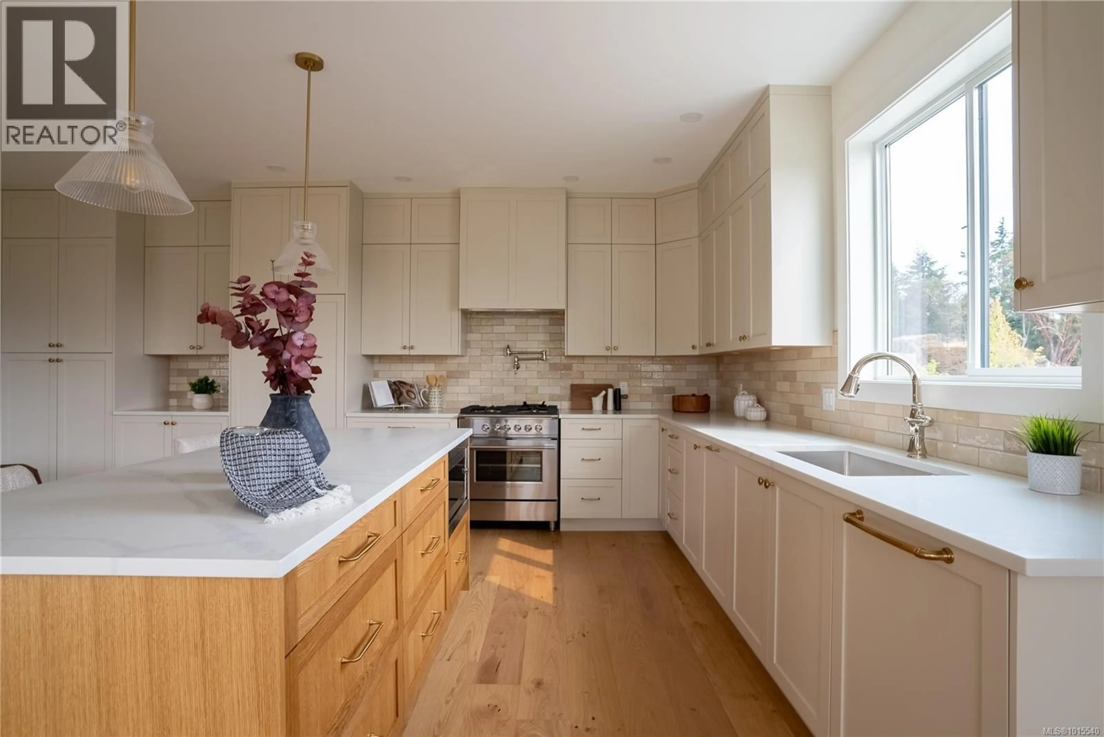 Contemporary kitchen, unknown for 665 MADRONA PLACE, Langford British Columbia V9B6C6