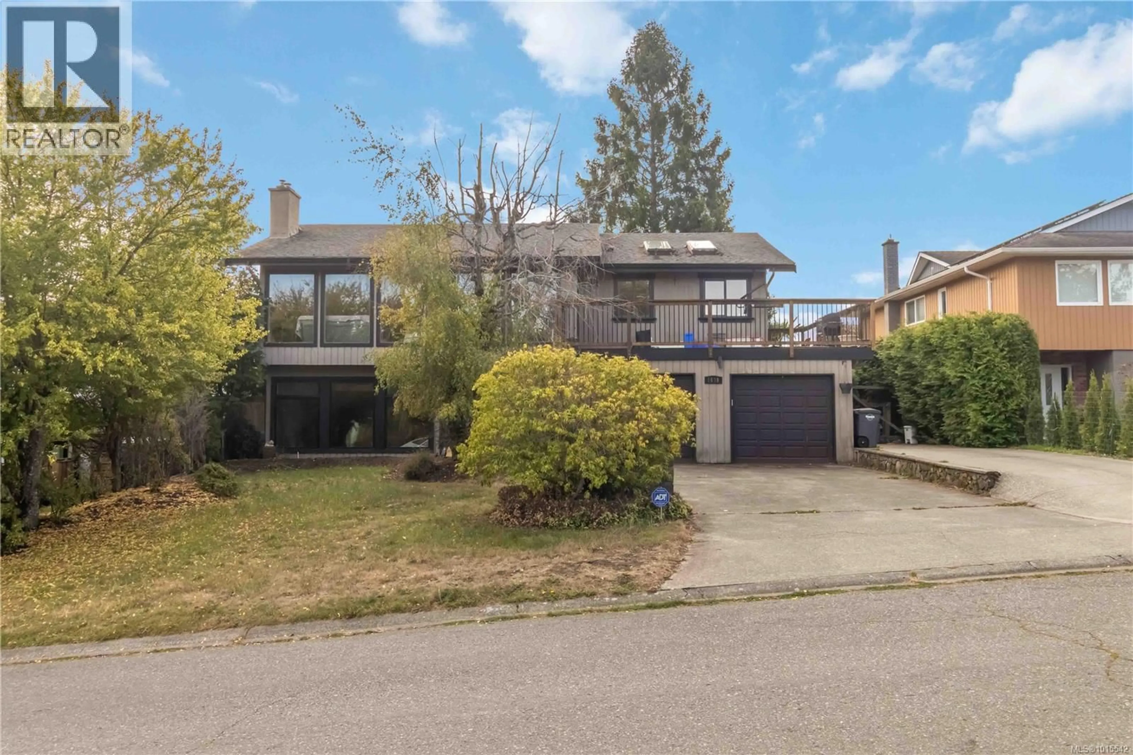 Home with vinyl exterior material, street for 1619 BARKSDALE DRIVE, Saanich British Columbia V8N5A8