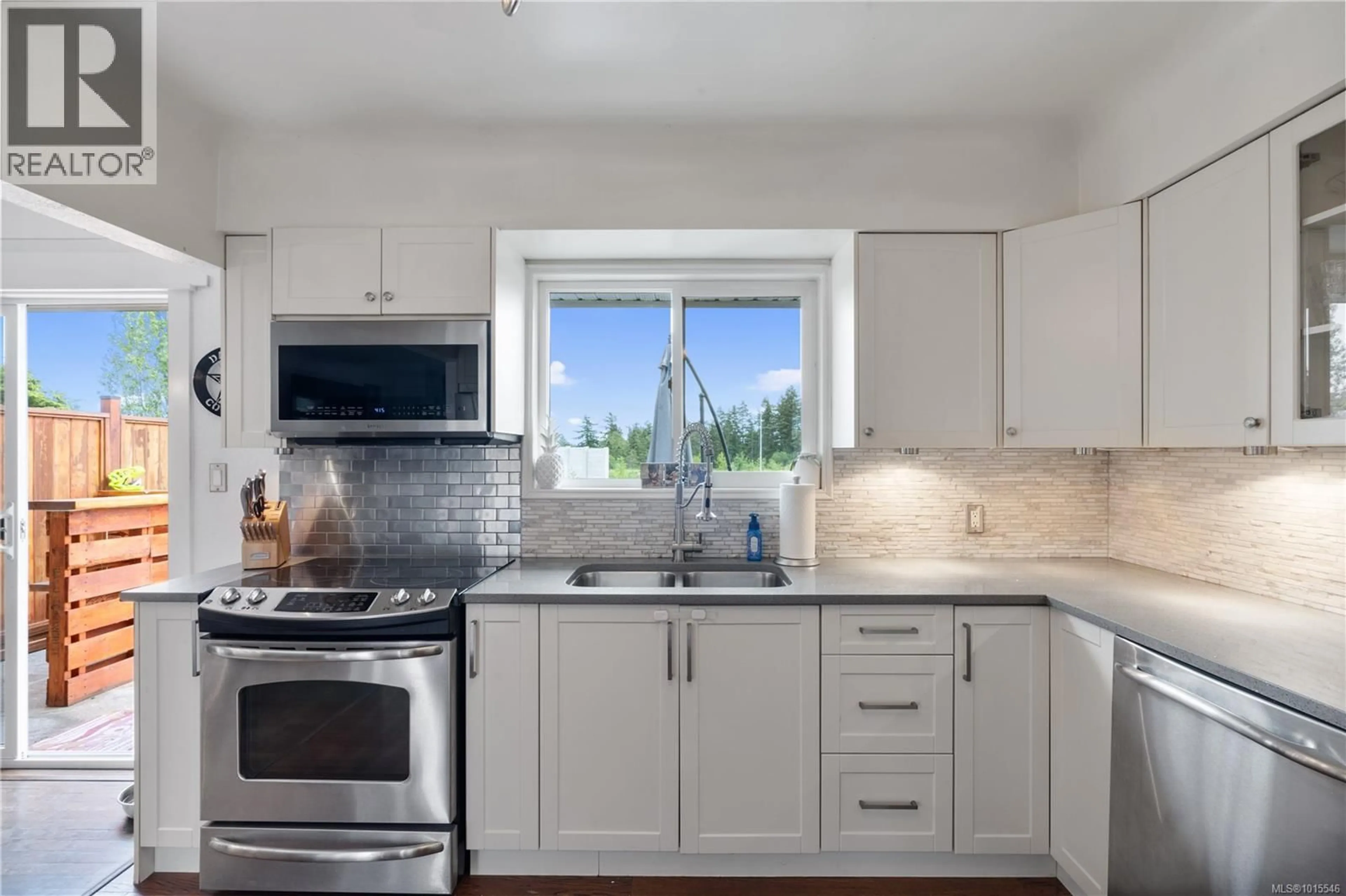 Open concept kitchen, unknown for 3235 ADMIRALS ROAD, Saanich British Columbia V8Z4N4
