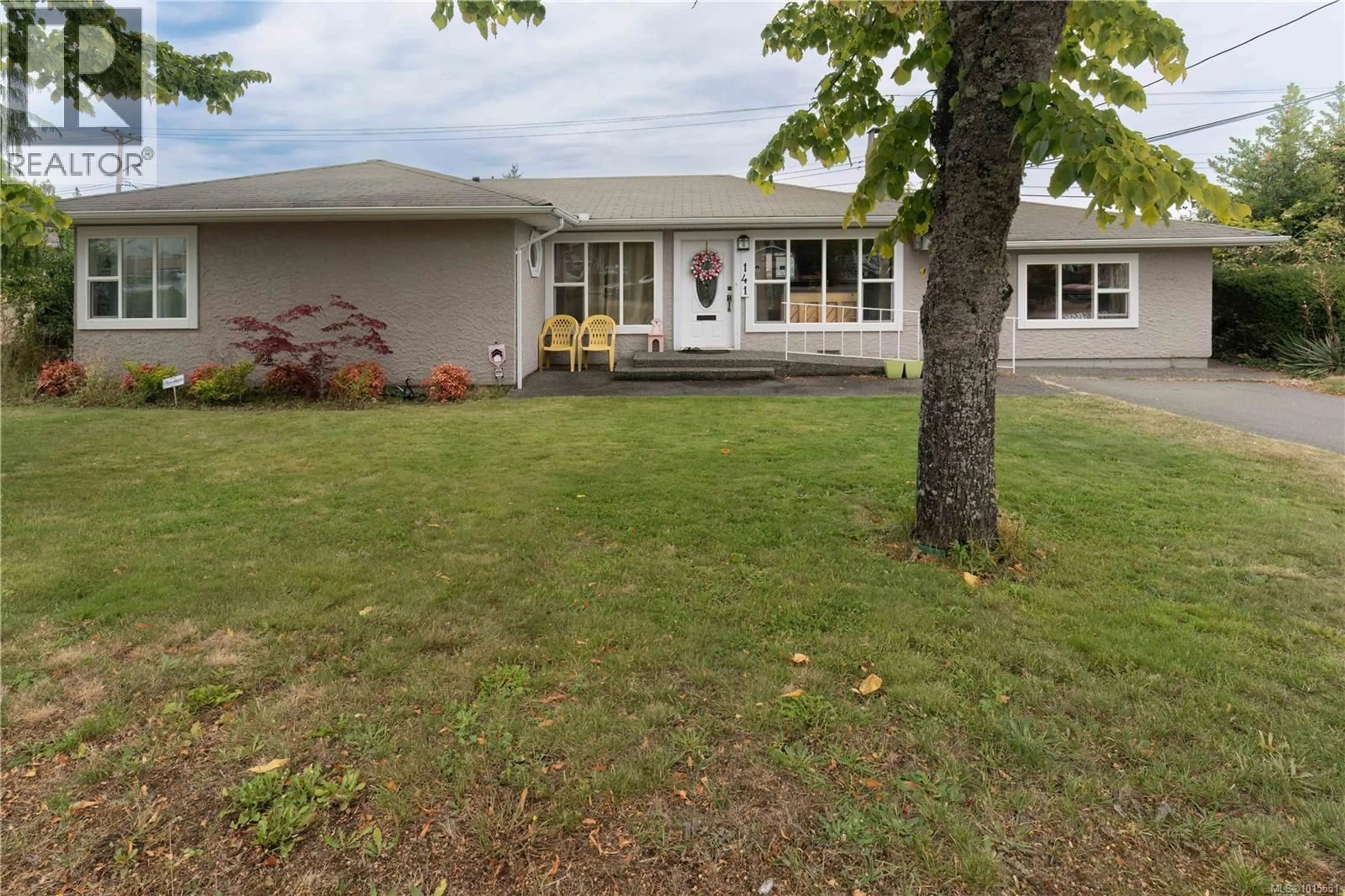 A pic from outside/outdoor area/front of a property/back of a property/a pic from drone, street for 141 JENSEN AVENUE EAST, Parksville British Columbia V9P2H6