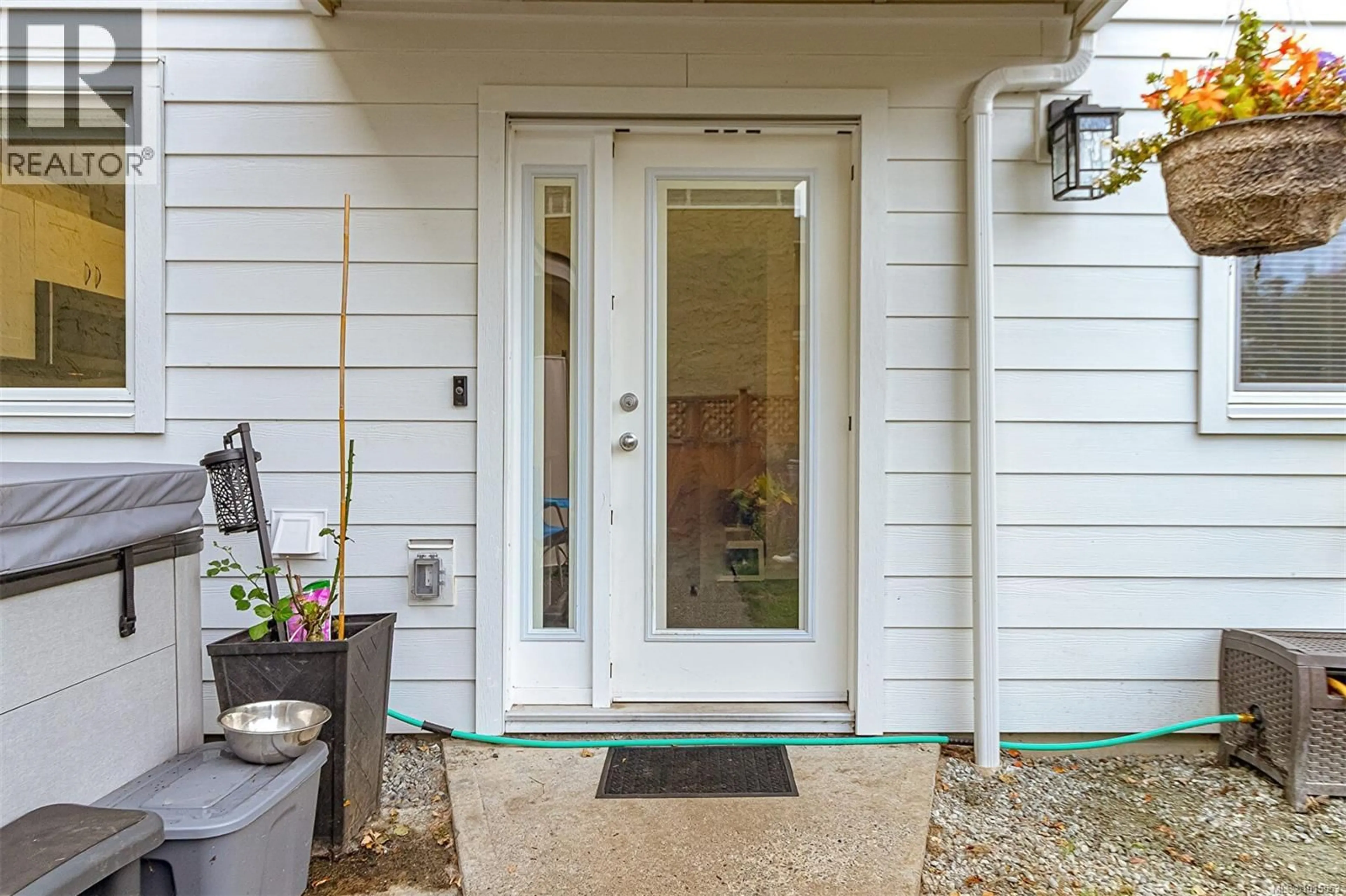 Indoor entryway for 32 - 10070 FIFTH STREET, Sidney British Columbia V8L2X9