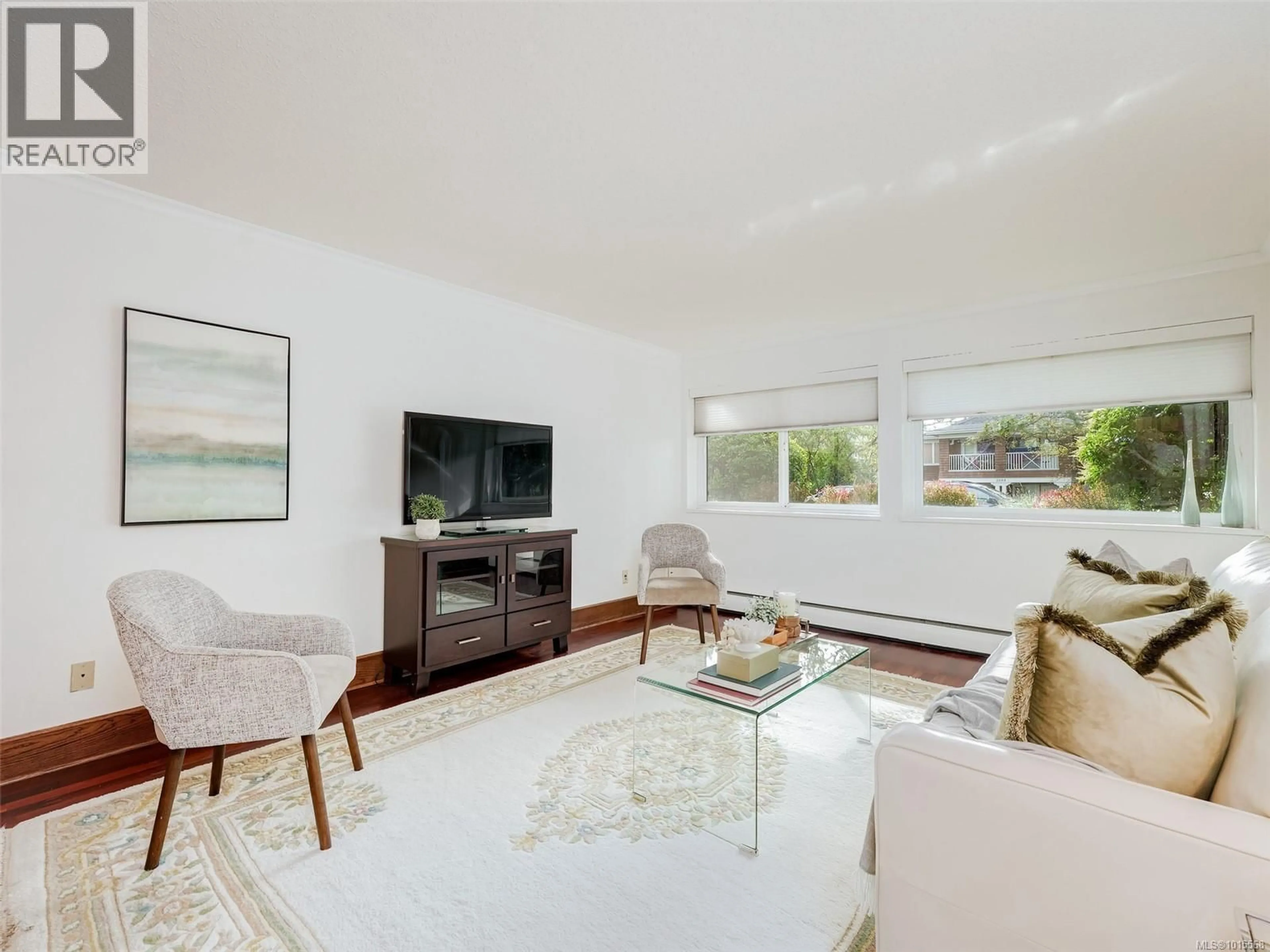 Living room with furniture, unknown for 105 - 2100 GRANITE STREET, Oak Bay British Columbia V8S3G7