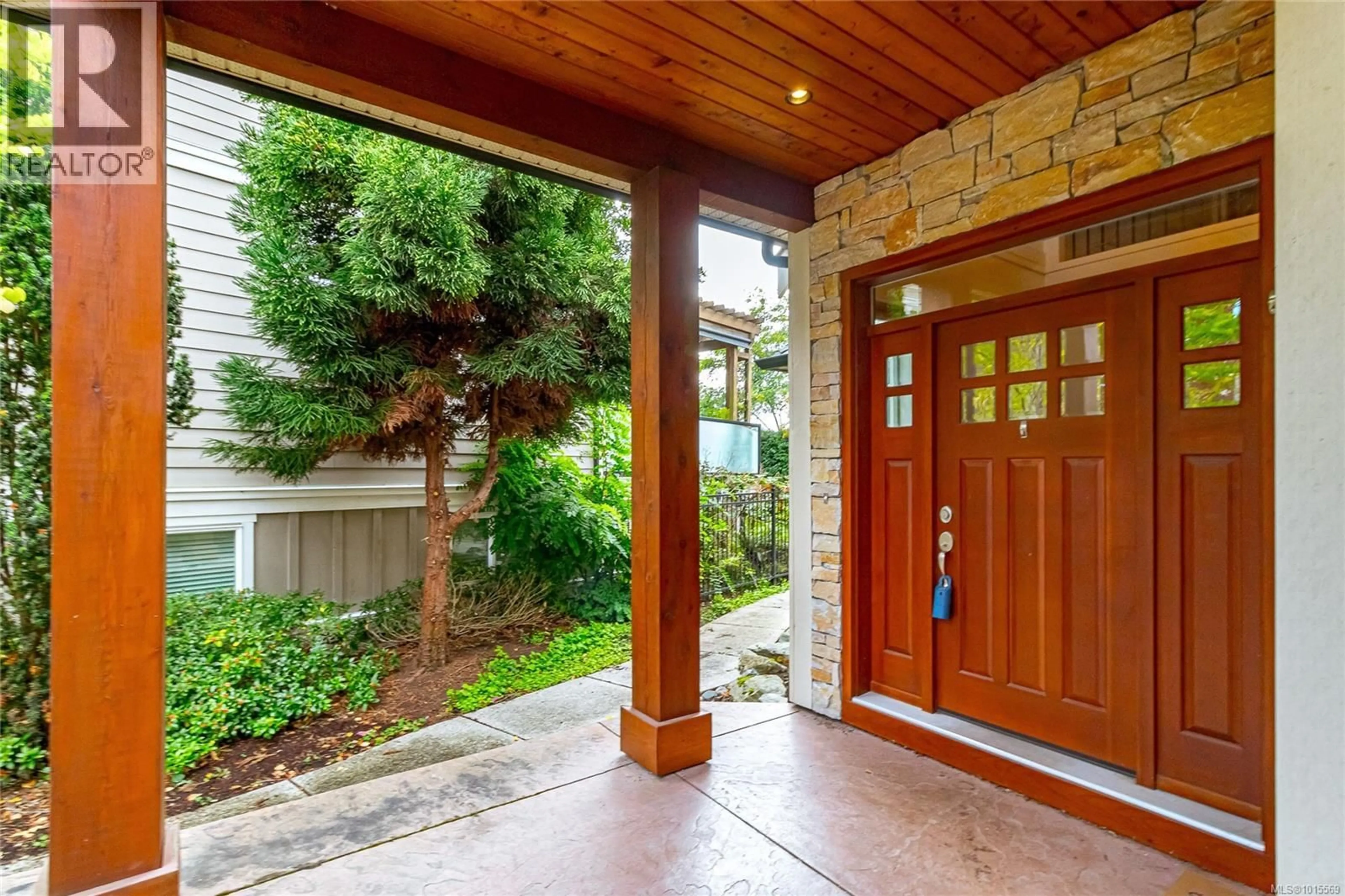 Indoor entryway for 1017 GRAPHITE PLACE, Langford British Columbia V9B0G8