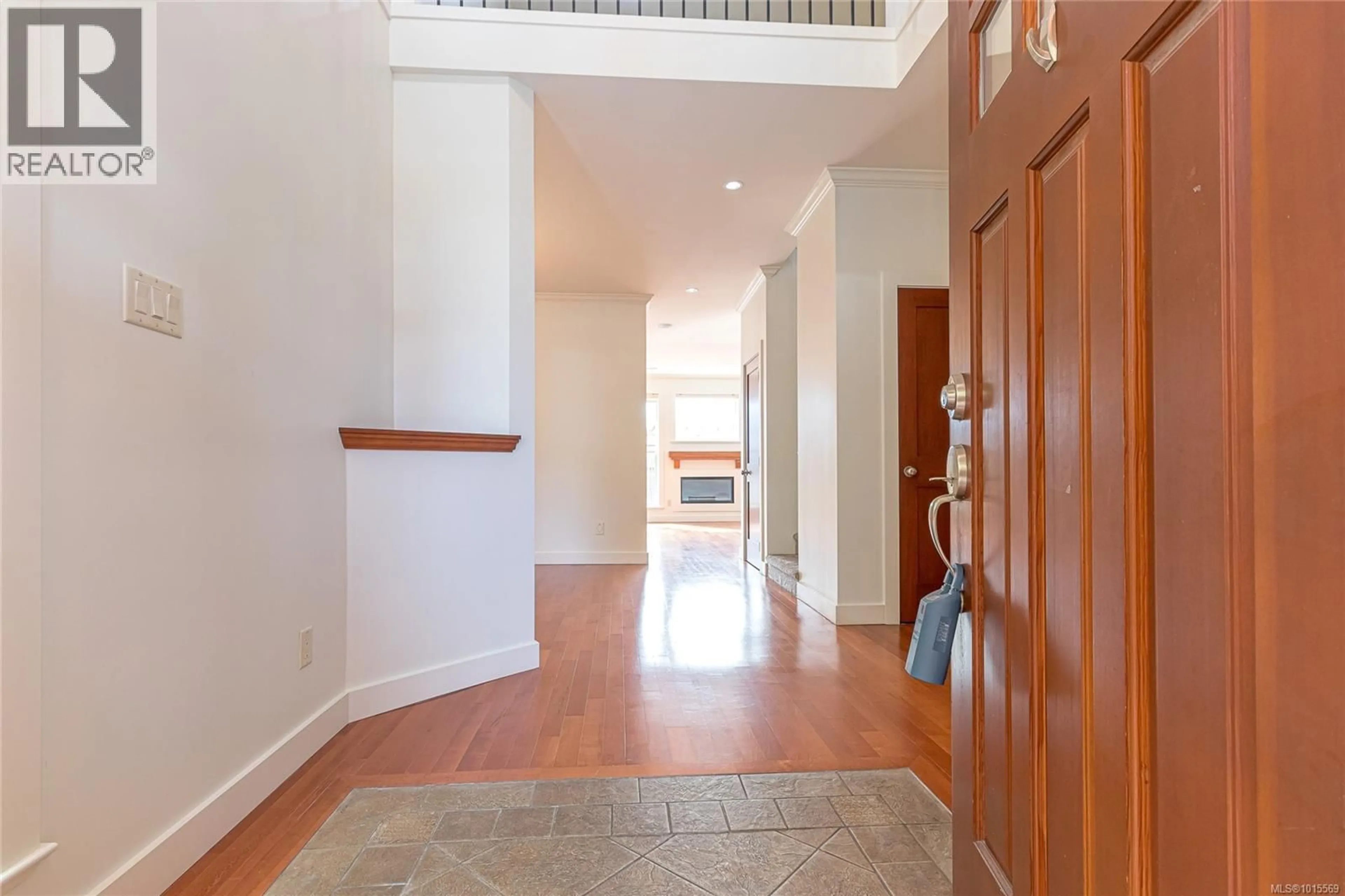 Indoor foyer for 1017 GRAPHITE PLACE, Langford British Columbia V9B0G8