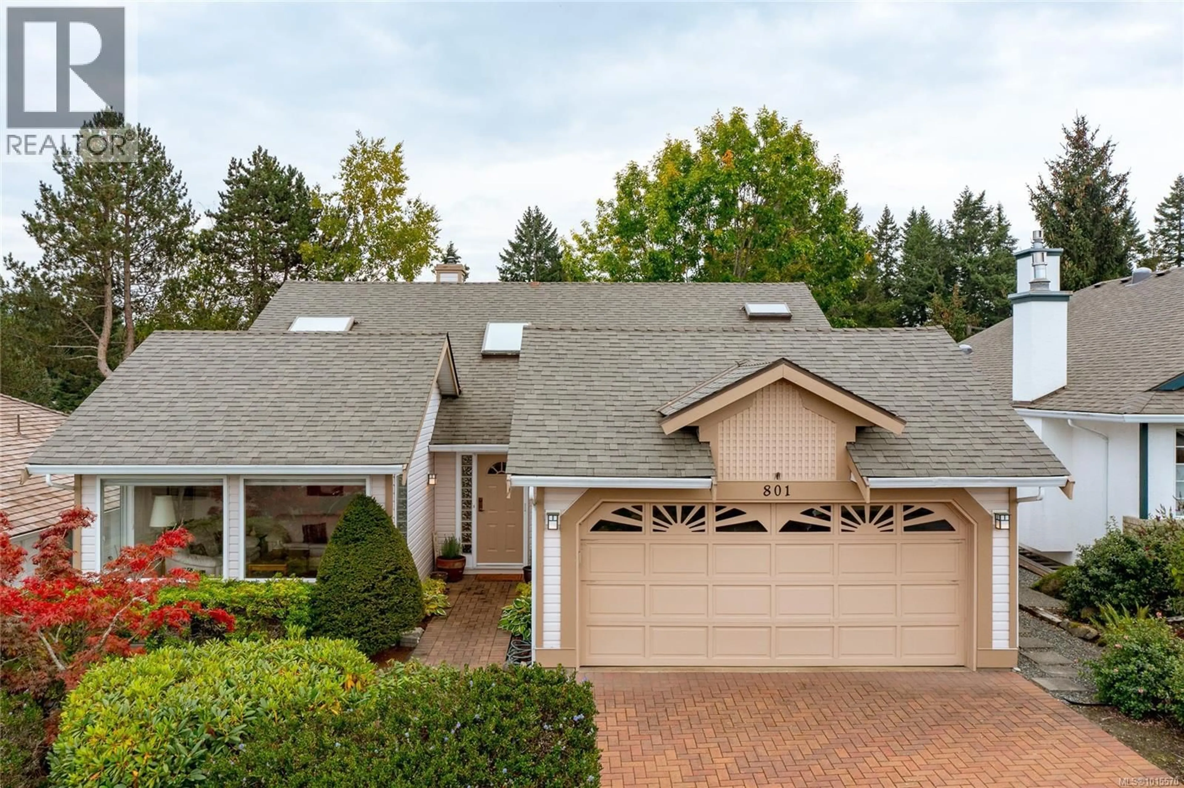 Home with vinyl exterior material, street for 801 COUNTRY CLUB DRIVE, Cobble Hill British Columbia V8H0K8