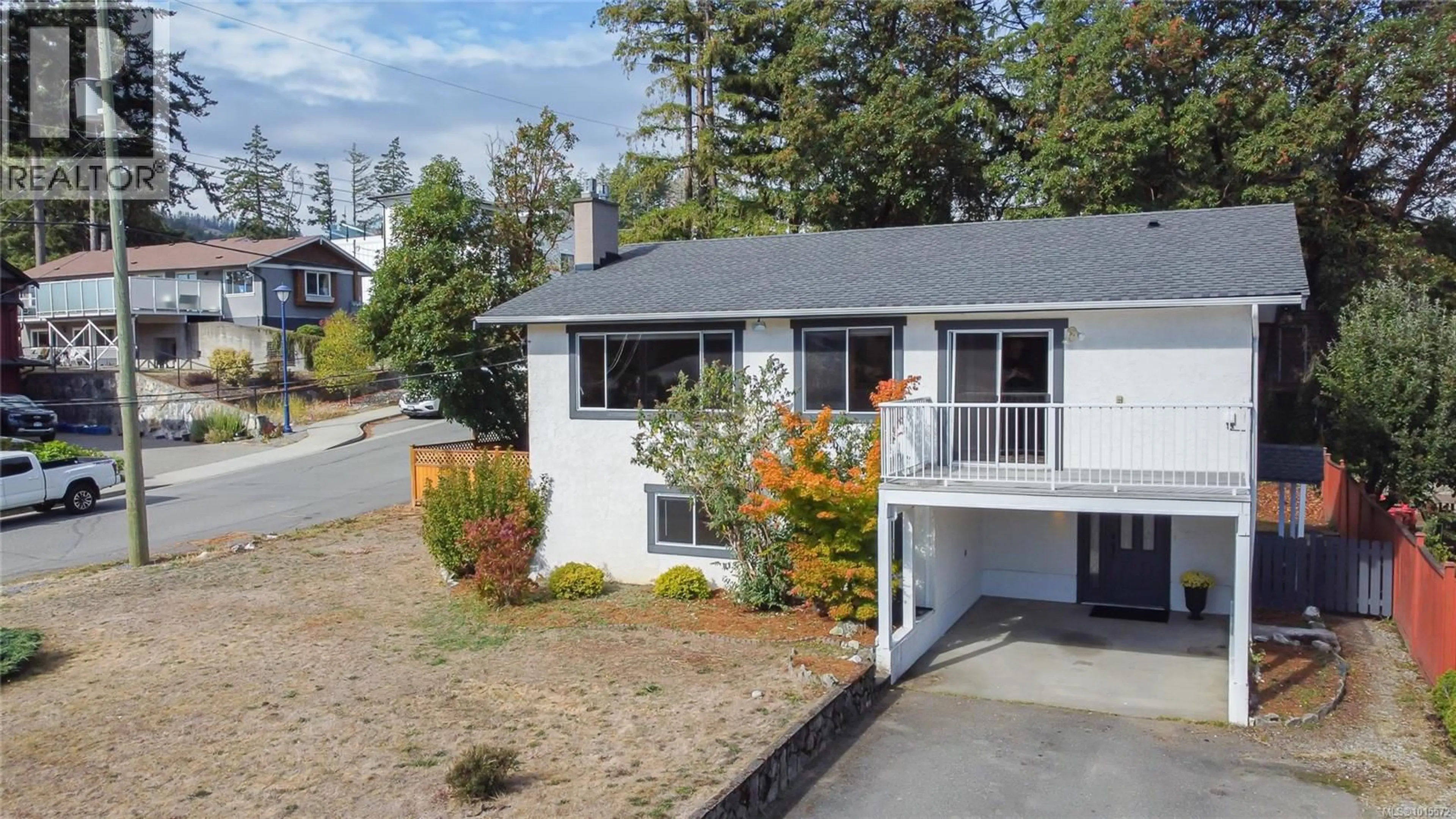 A pic from outside/outdoor area/front of a property/back of a property/a pic from drone, street for 3062 SHOREVIEW DRIVE, Langford British Columbia V9B4K5