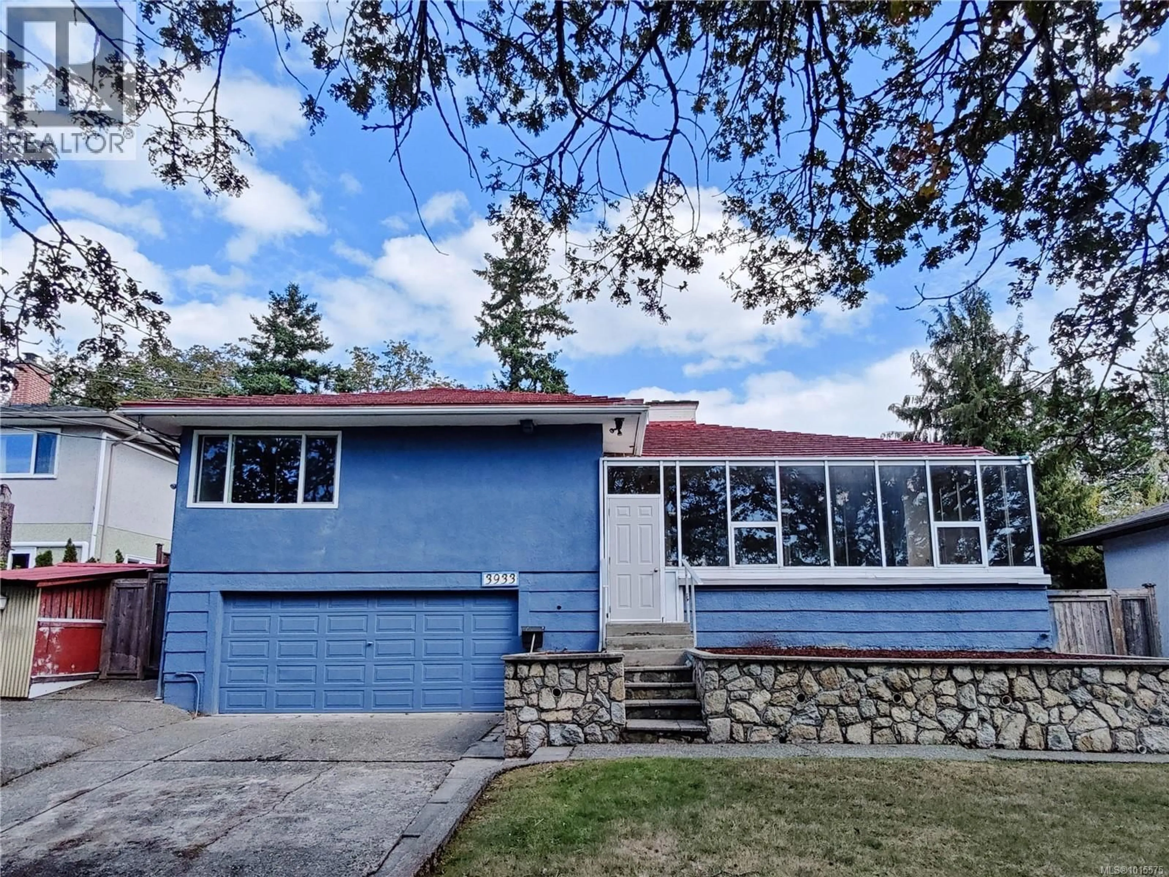 Home with vinyl exterior material, street for 3933 SAANICH ROAD, Saanich British Columbia V8X1Y7