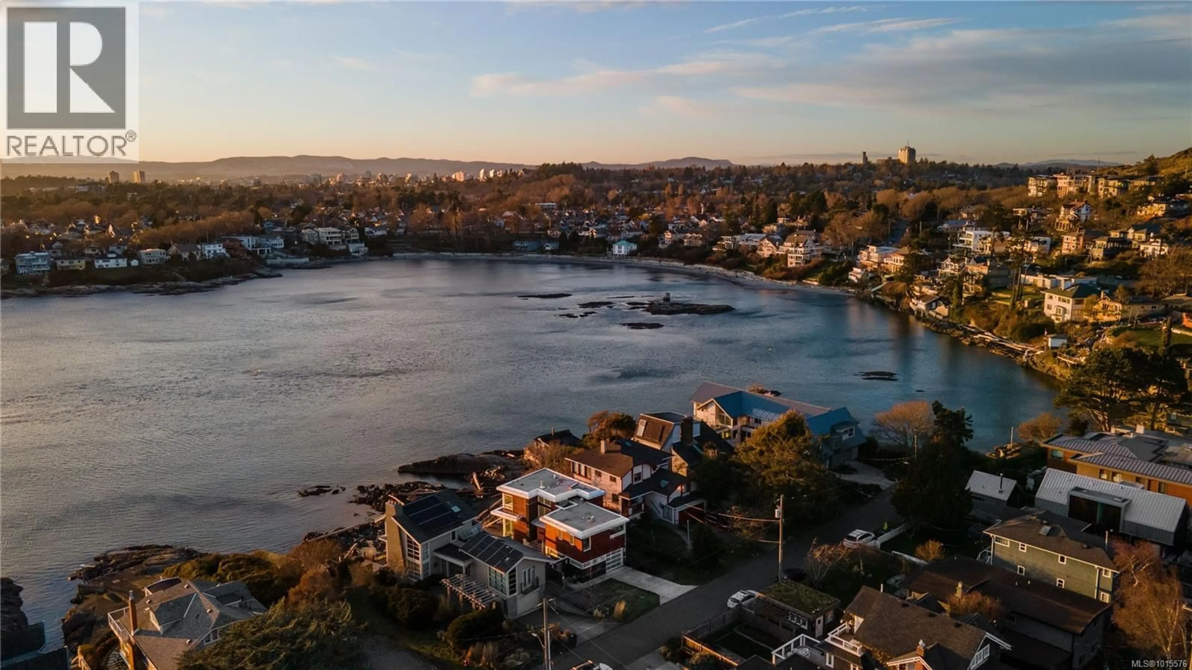 A pic from outside/outdoor area/front of a property/back of a property/a pic from drone, water/lake/river/ocean view for 2086 MARNE STREET, Oak Bay British Columbia V8S4J8