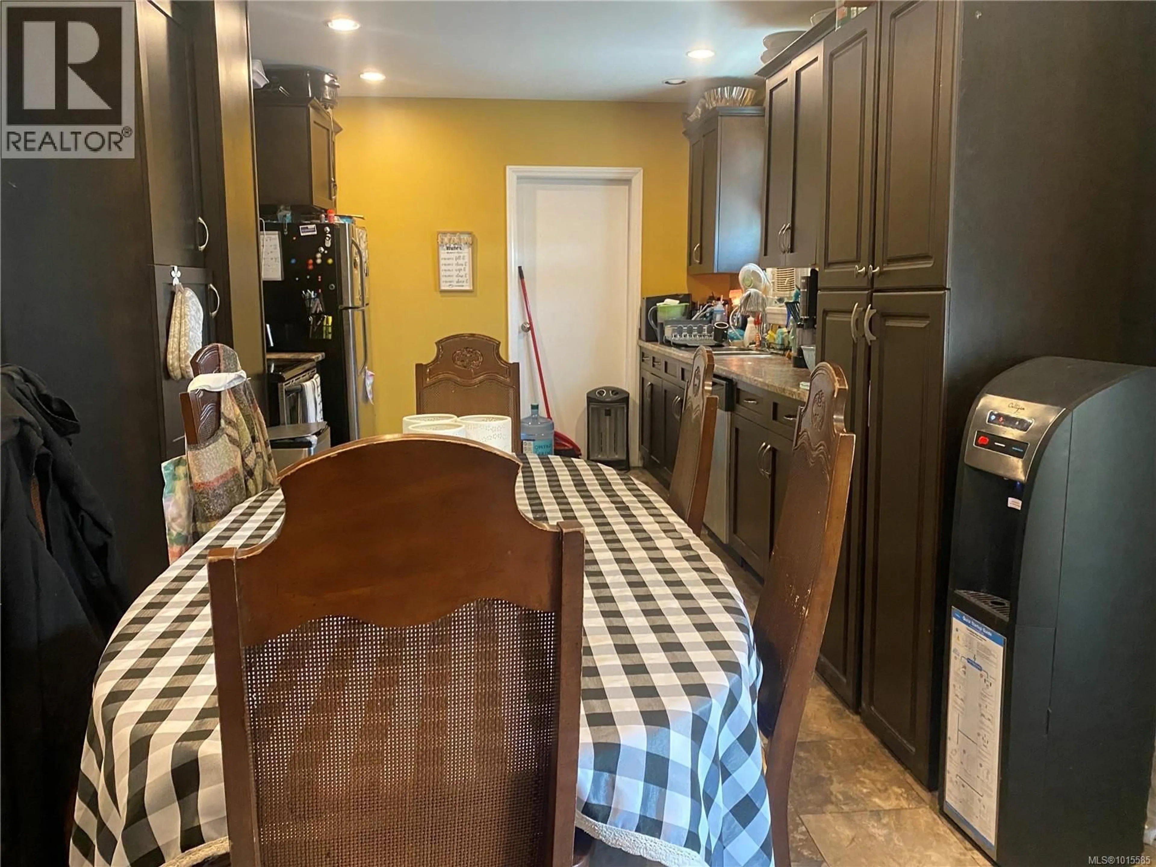 Kitchen with laundary machines, unknown for 3906 10TH AVENUE, Port Alberni British Columbia V9Y4W9