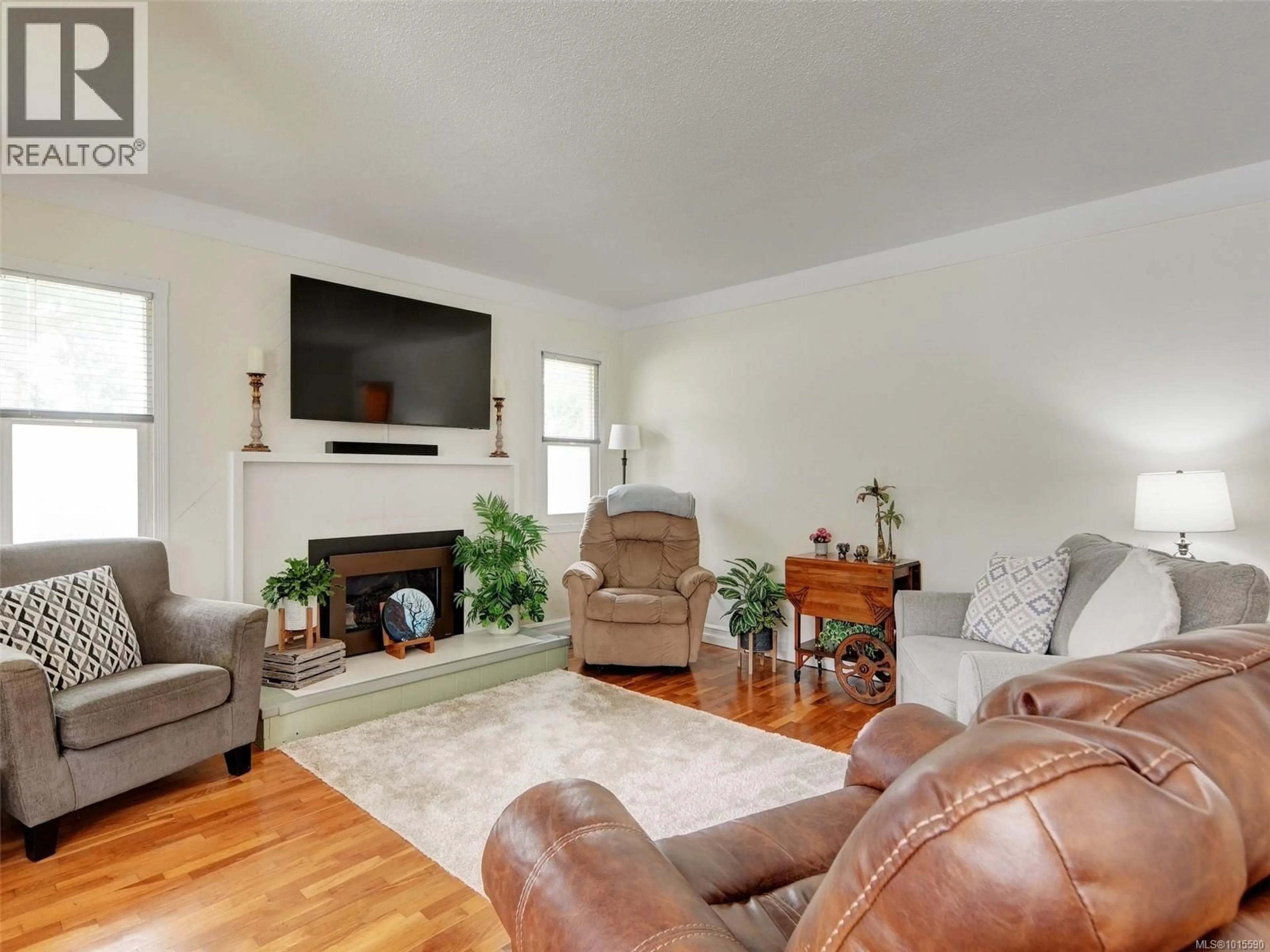 Living room with furniture, unknown for 640 STRANDLUND AVENUE, Langford British Columbia V9B3E9