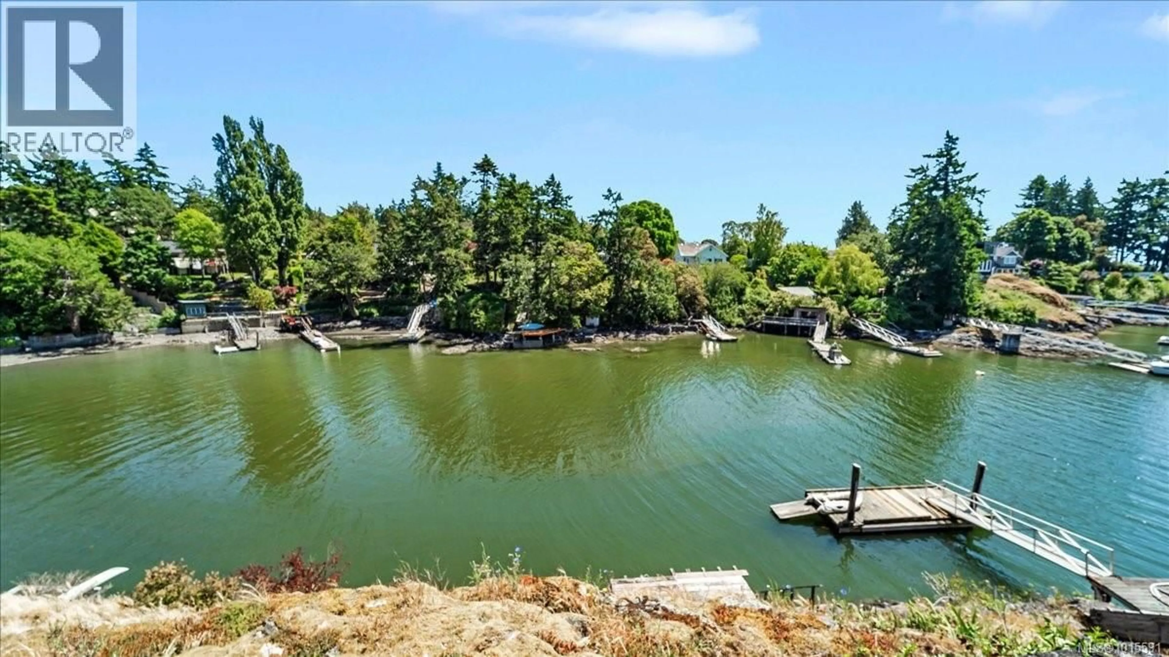 Pool for 304 BESSBOROUGH AVENUE, View Royal British Columbia V9B1T7