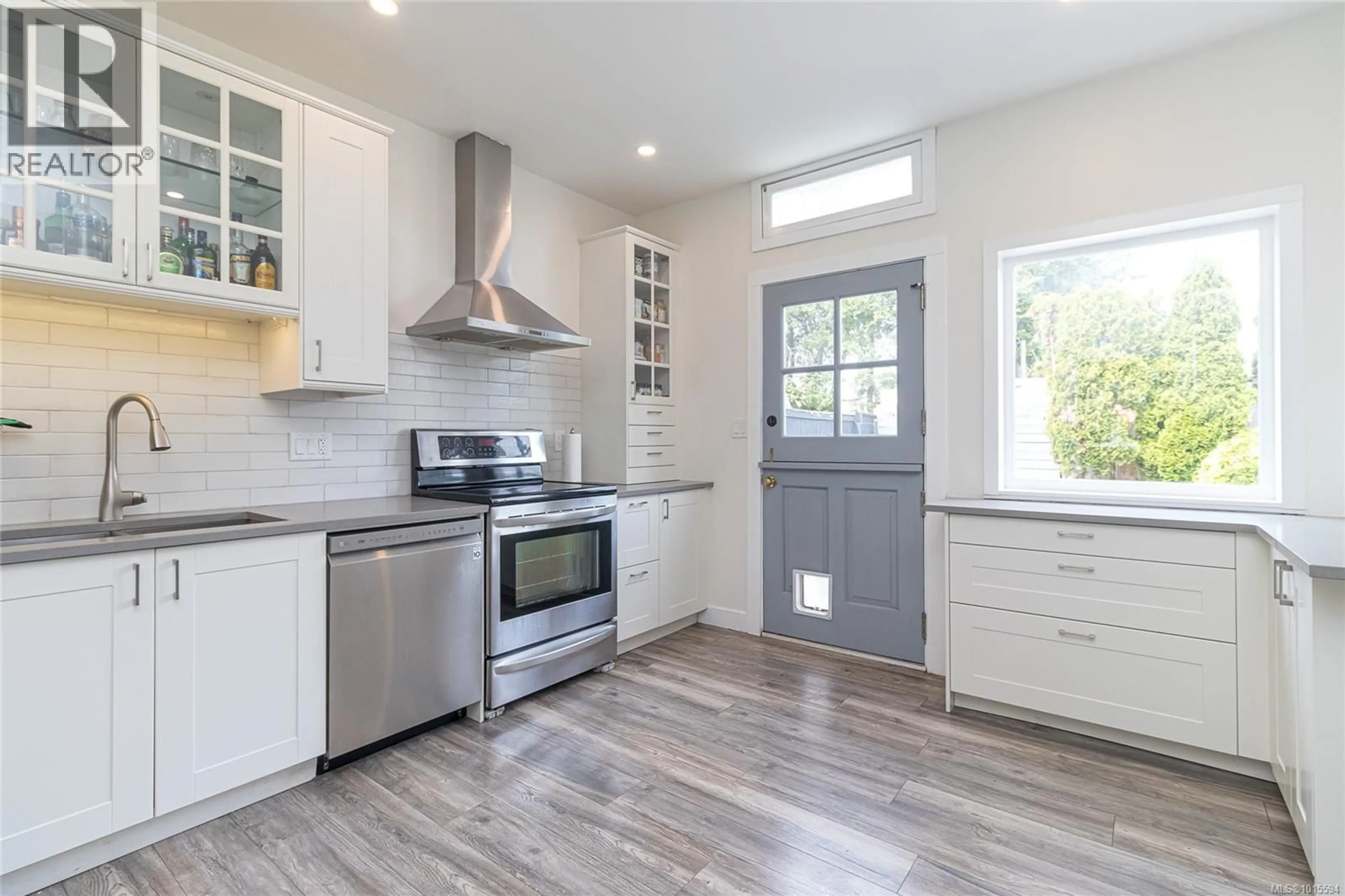 Open concept kitchen, unknown for 3184 MILLGROVE STREET, Saanich British Columbia V9A1X6