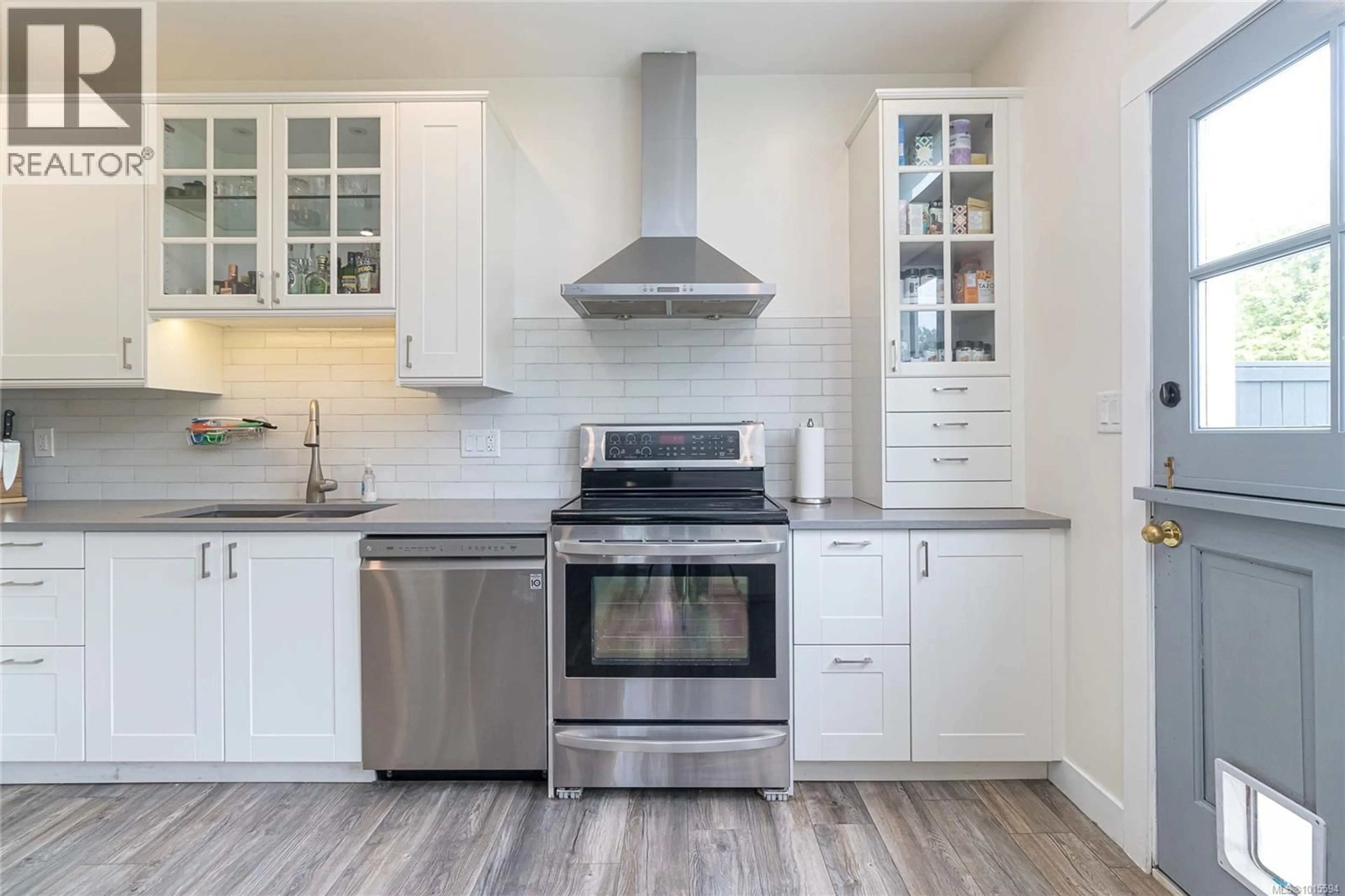 Open concept kitchen, unknown for 3184 MILLGROVE STREET, Saanich British Columbia V9A1X6