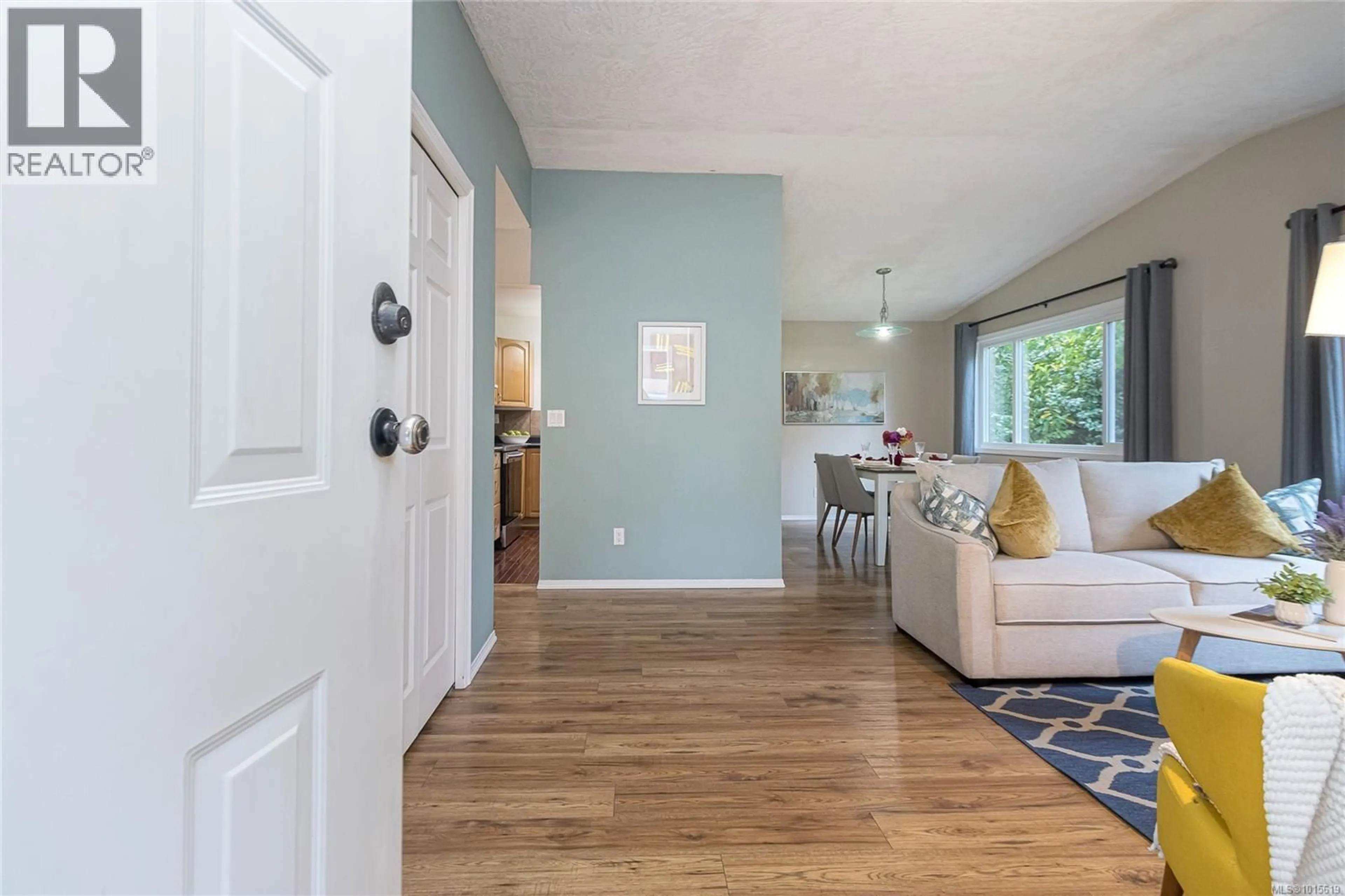 Indoor entryway for 2365 LOVELL AVENUE, Sidney British Columbia V8L2J5