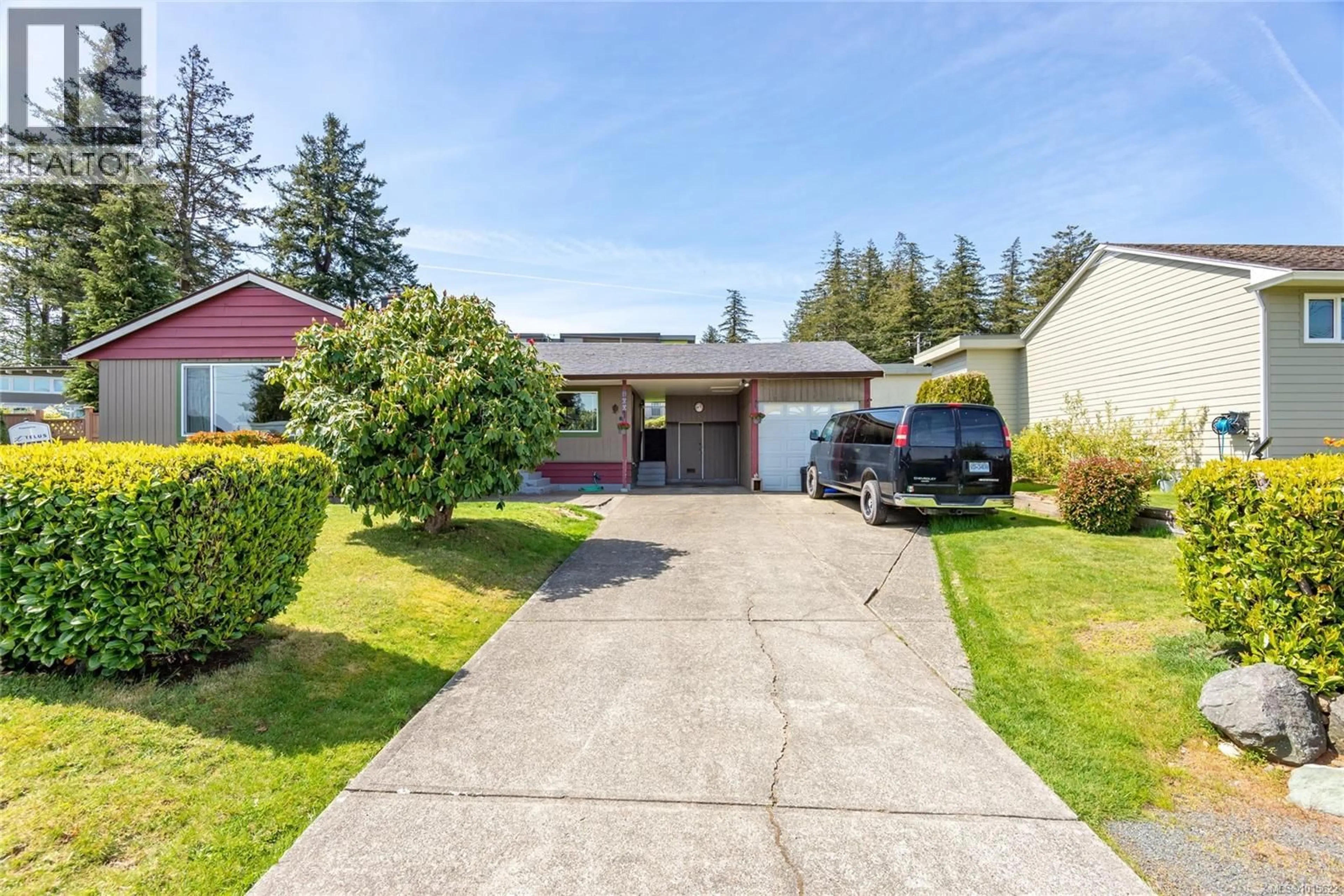 A pic from outside/outdoor area/front of a property/back of a property/a pic from drone, street for 300 MCCARTHY STREET, Campbell River British Columbia V9W2R6