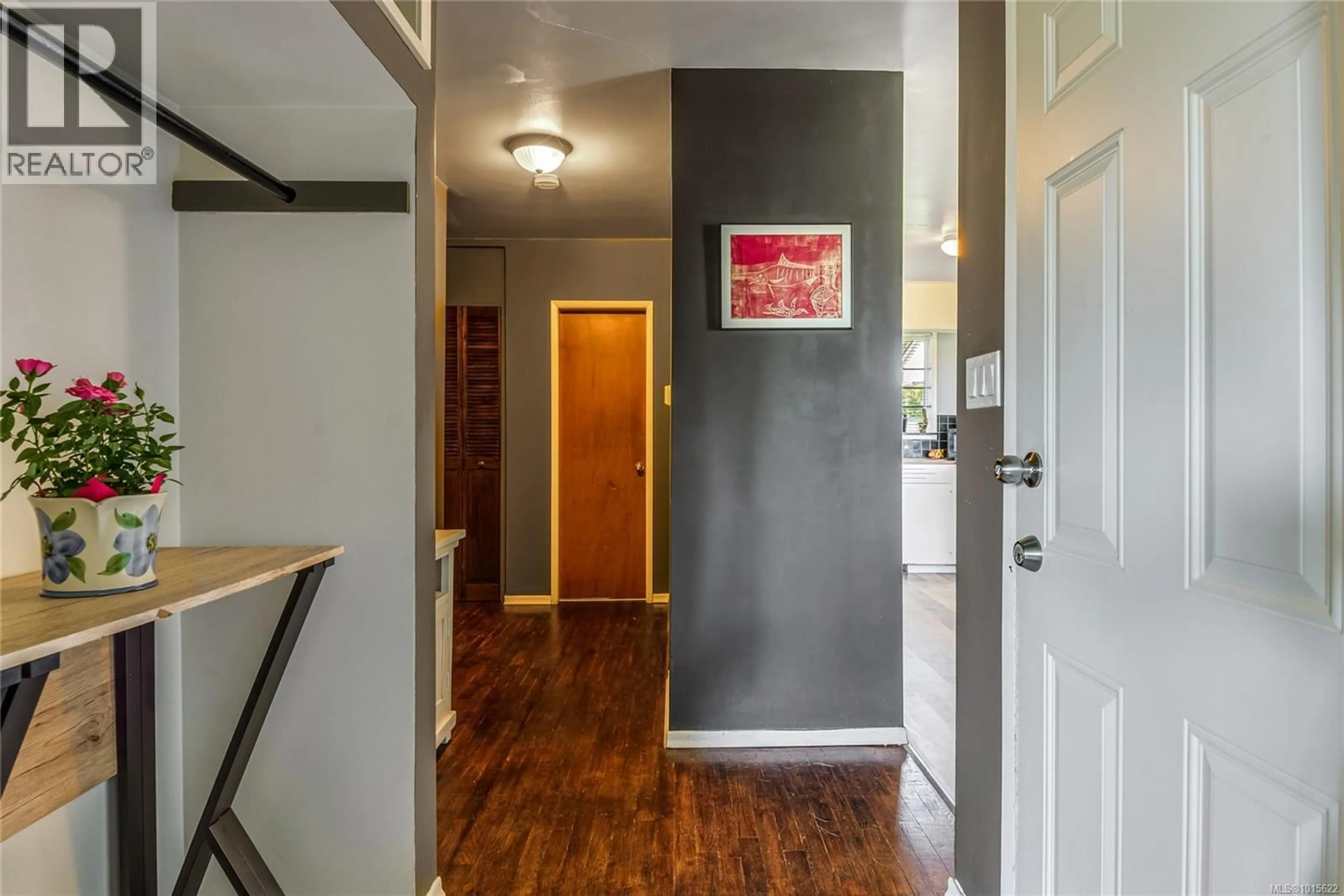 Indoor entryway for 300 MCCARTHY STREET, Campbell River British Columbia V9W2R6