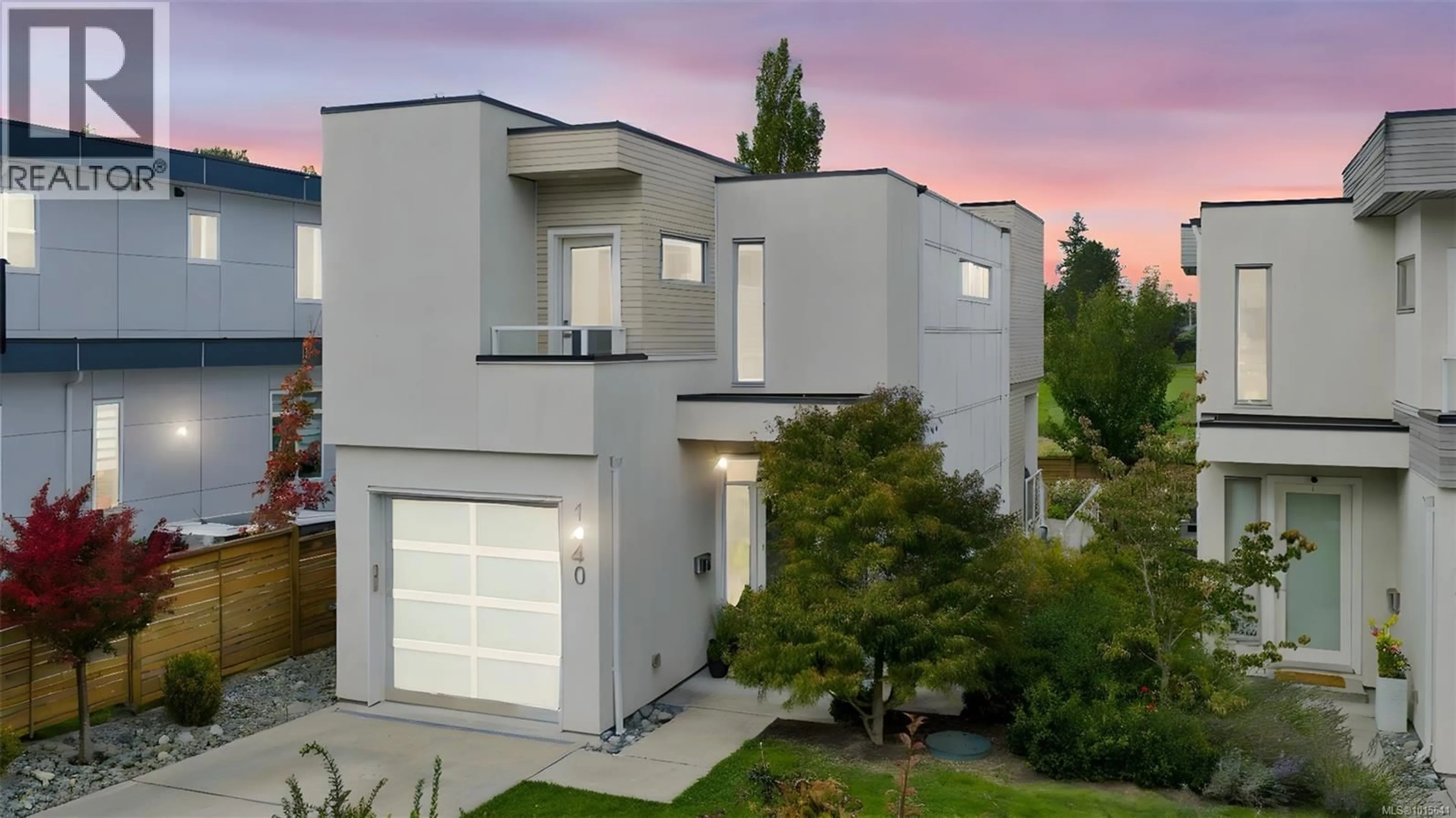 Home with vinyl exterior material, street for 1040 COLVILLE ROAD, Esquimalt British Columbia V9A4P7