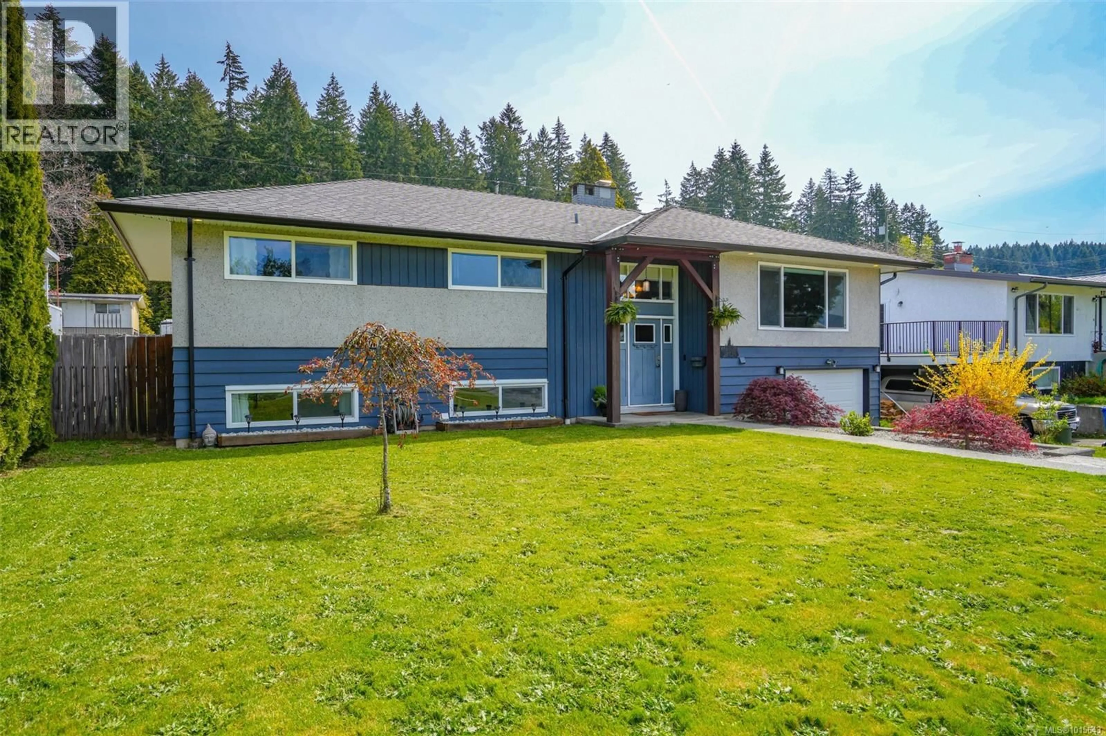 Home with vinyl exterior material, street for 2747 14TH AVENUE, Port Alberni British Columbia V9Y2X6