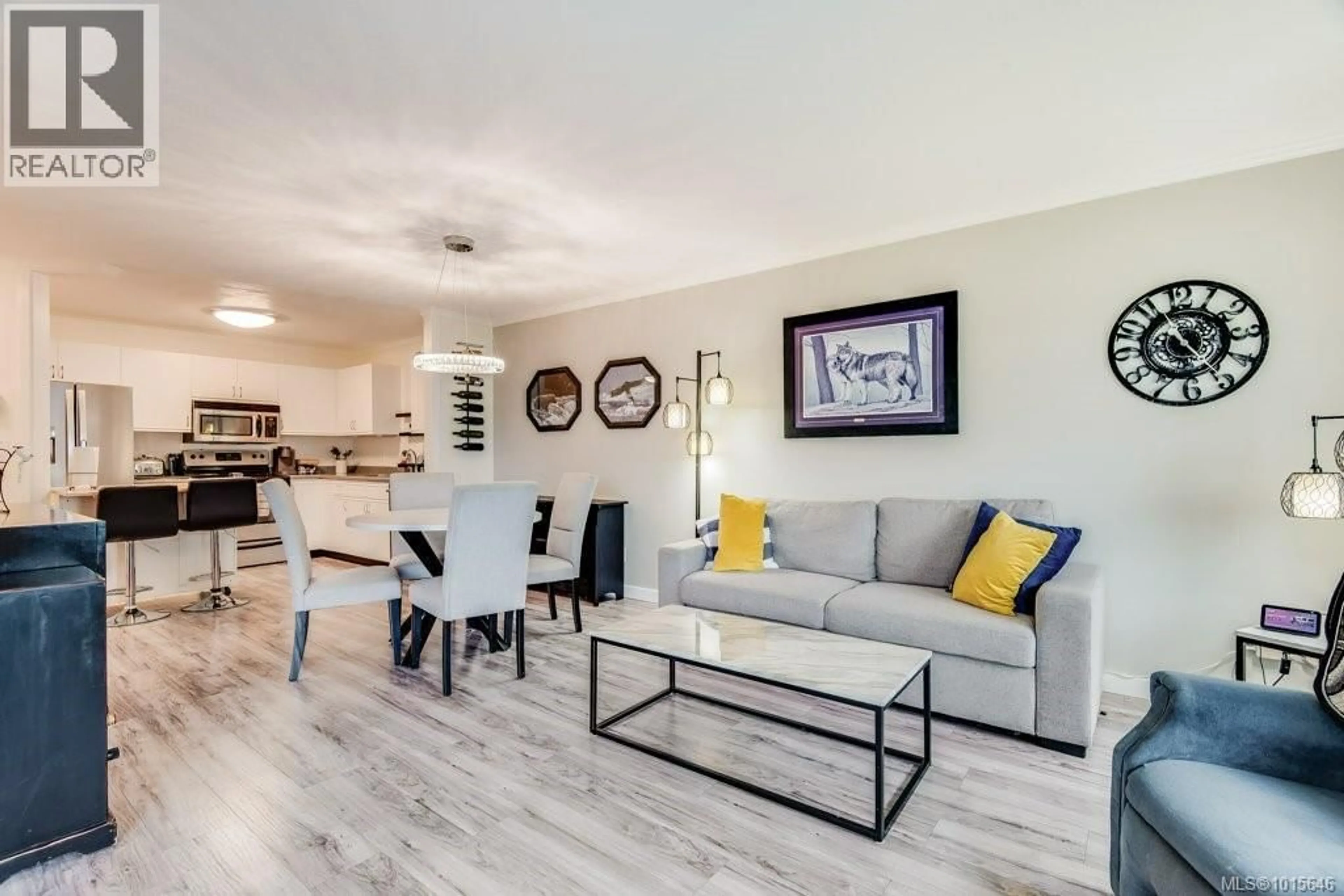 Living room with furniture, unknown for 216 - 390 ISLAND HIGHWAY SOUTH, Campbell River British Columbia V9W1A5