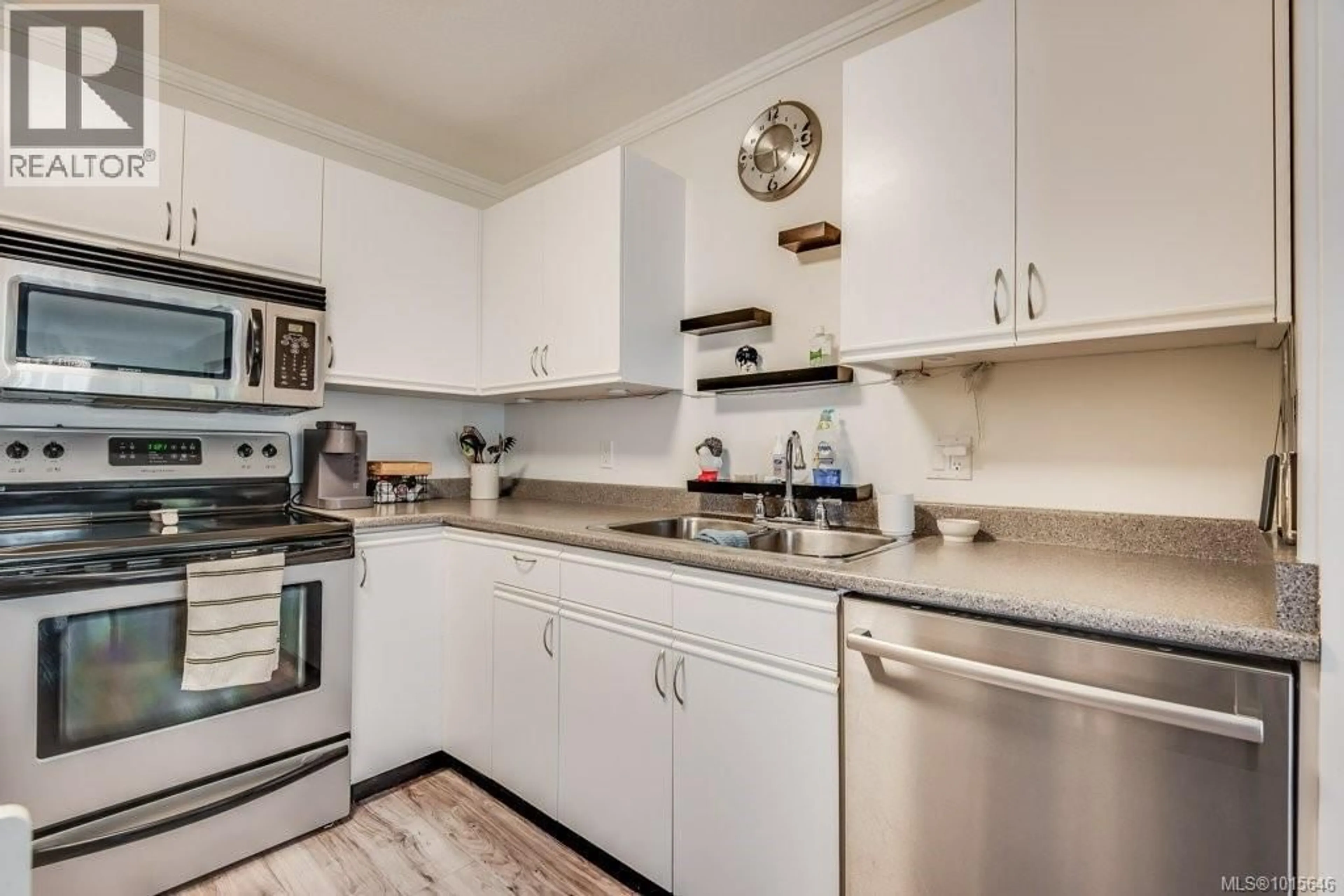 Standard kitchen, unknown for 216 - 390 ISLAND HIGHWAY SOUTH, Campbell River British Columbia V9W1A5
