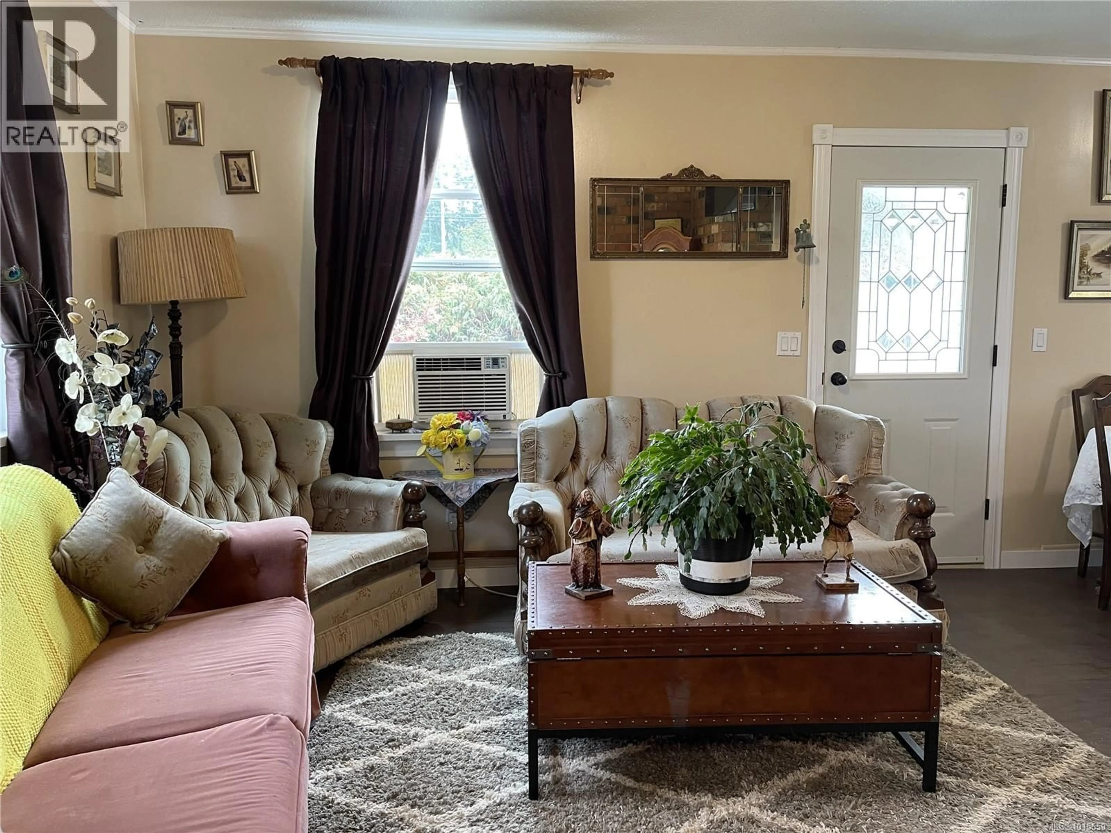 Living room with furniture, unknown for 4067 JOHNSTON ROAD, Port Alberni British Columbia V9Y5N2