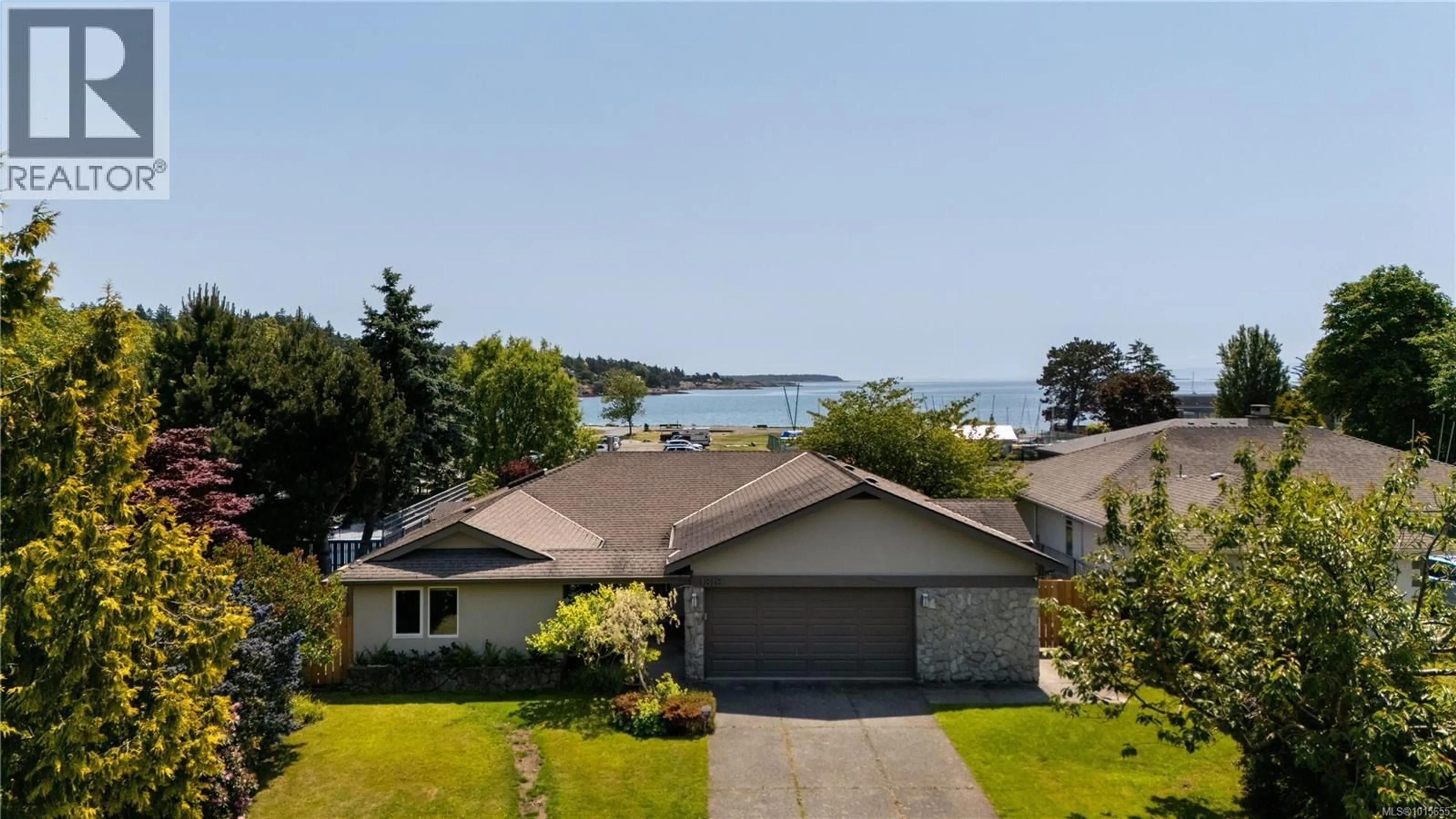 A pic from outside/outdoor area/front of a property/back of a property/a pic from drone, water/lake/river/ocean view for 3819 BEACHVIEW PLACE, Saanich British Columbia V8P5N8