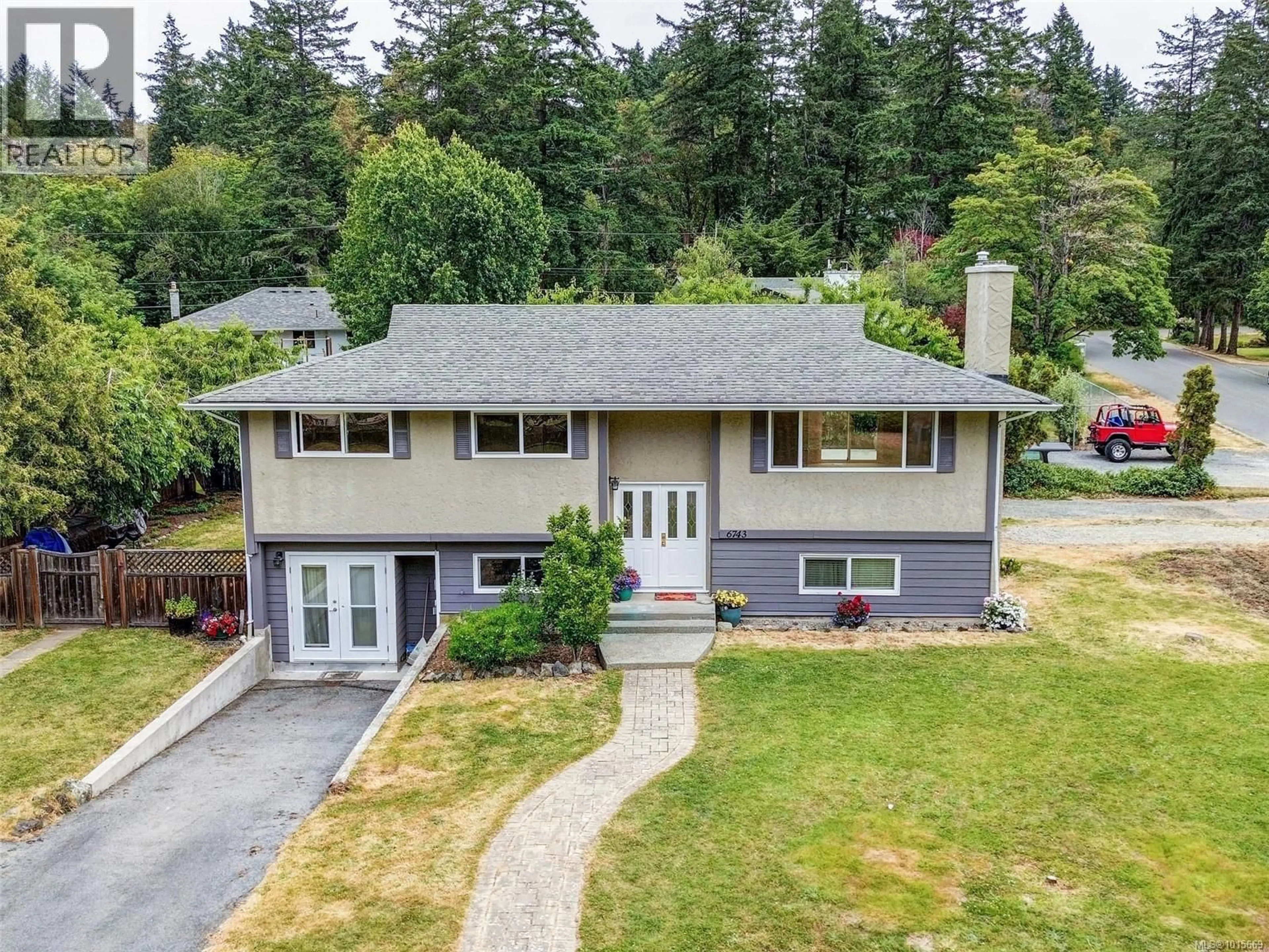 A pic from outside/outdoor area/front of a property/back of a property/a pic from drone, street for 6743 WENDONNA PLACE, Central Saanich British Columbia V8M1A5