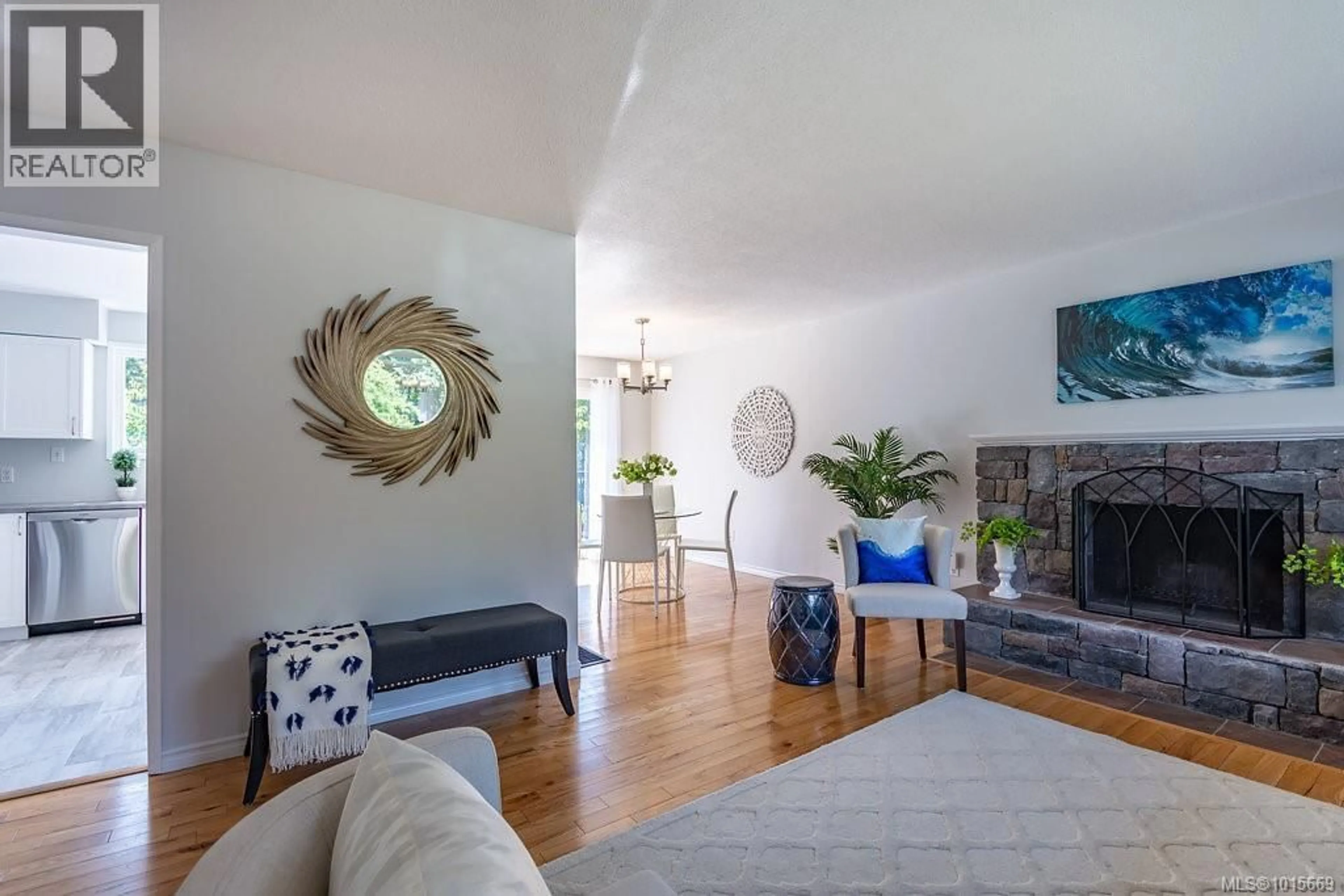 Living room with furniture, unknown for 6743 WENDONNA PLACE, Central Saanich British Columbia V8M1A5