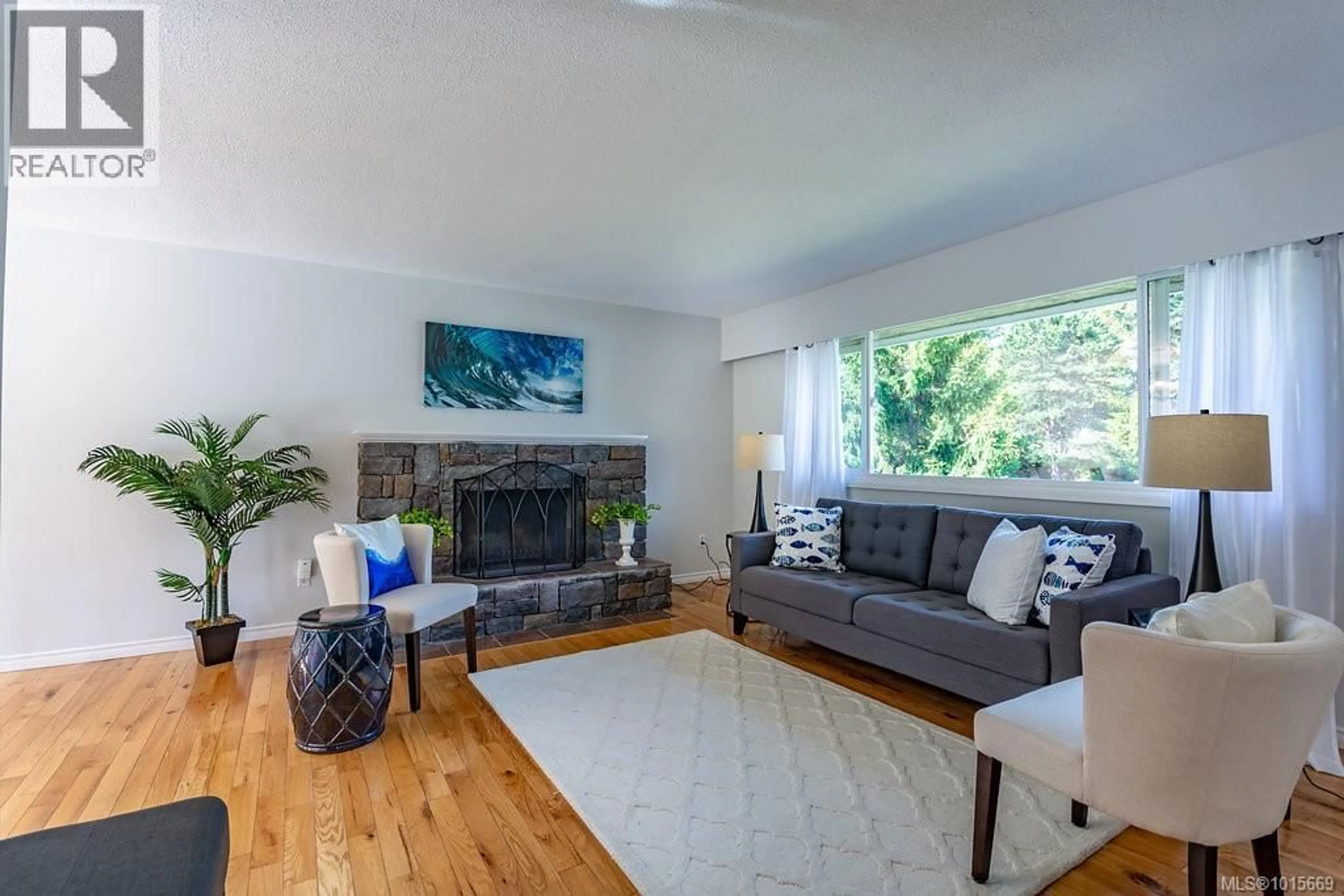 Living room with furniture, wood/laminate floor for 6743 WENDONNA PLACE, Central Saanich British Columbia V8M1A5