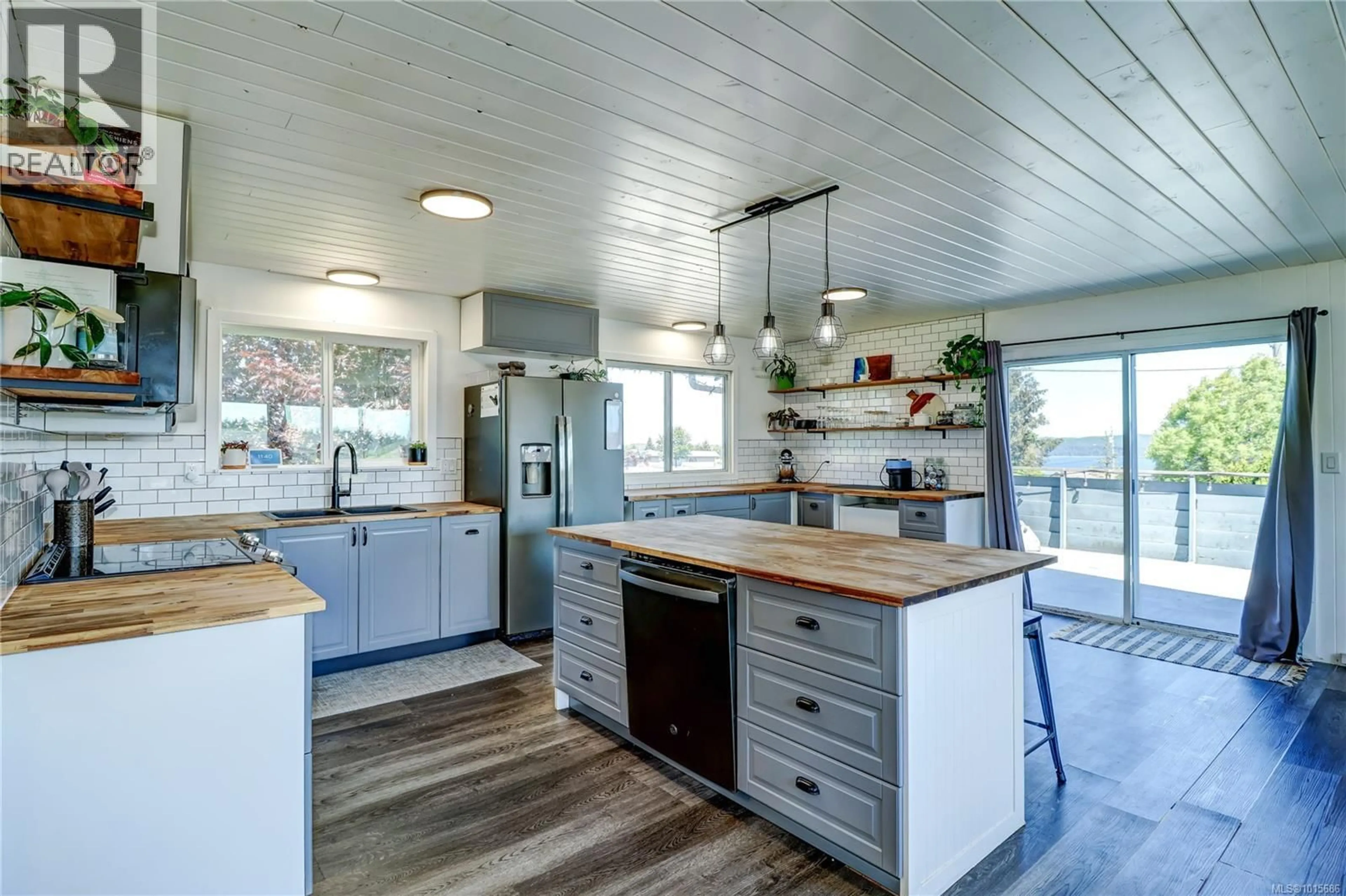 Open concept kitchen, wood/laminate floor for 2530 MOUNTVIEW CRESCENT, Port McNeill British Columbia V0N2R0