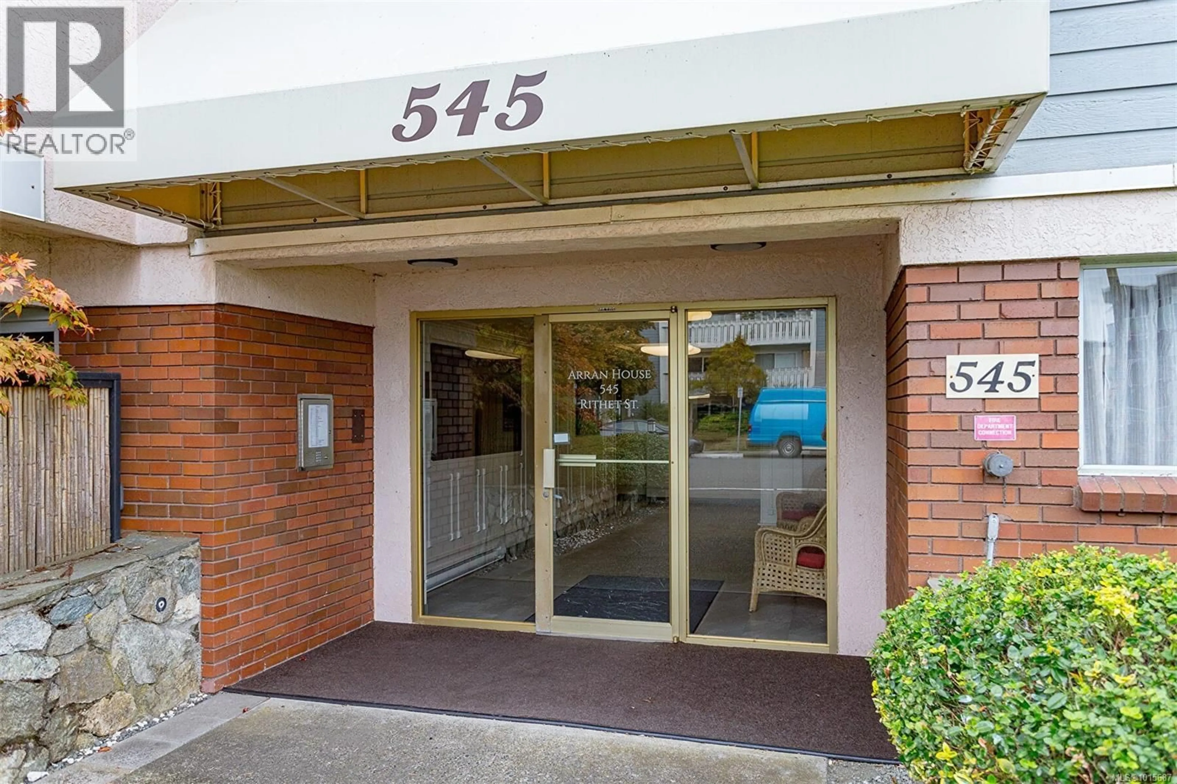 Indoor foyer for 403 - 545 RITHET STREET, Victoria British Columbia V8V1E4