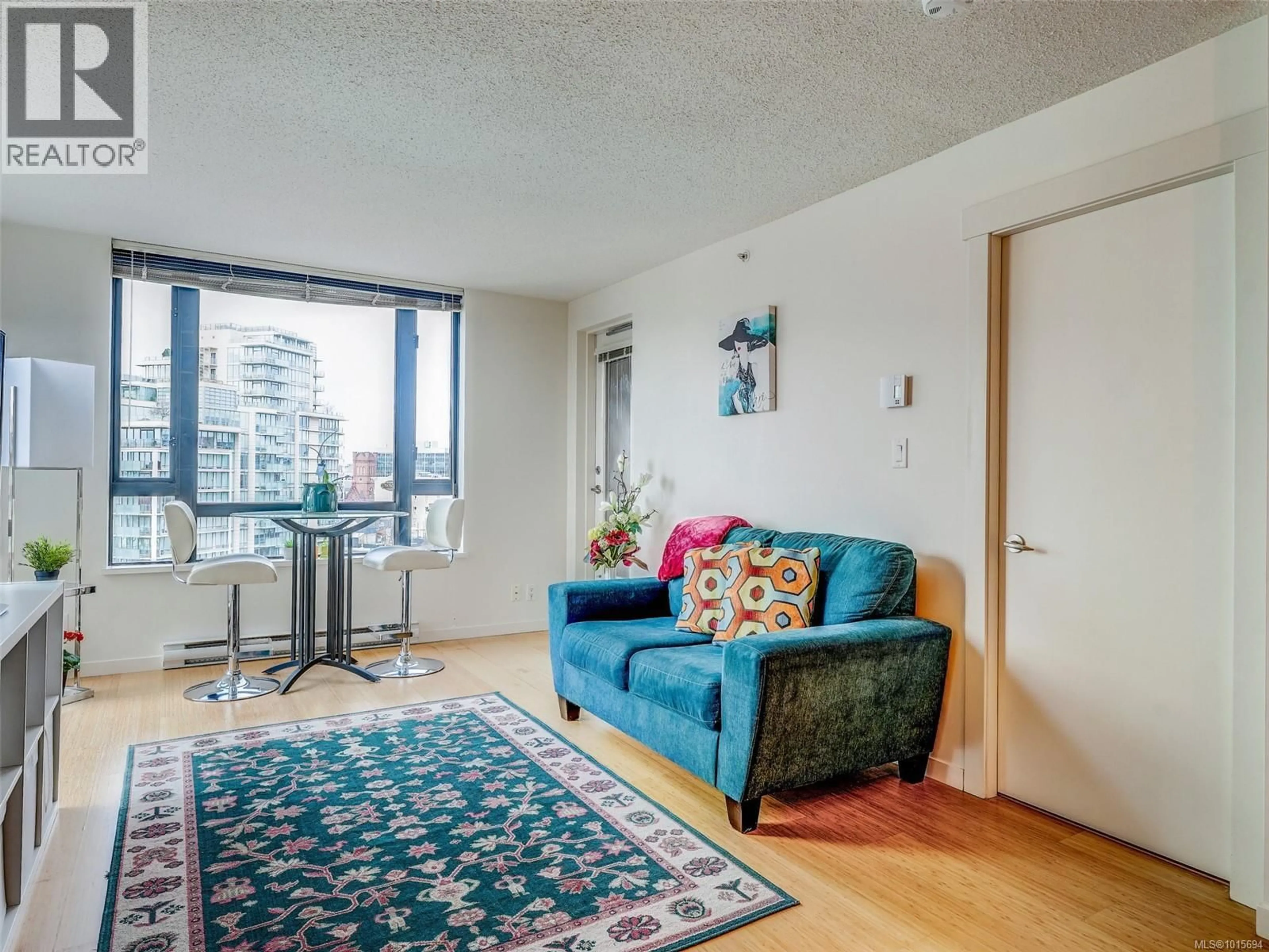 Living room with furniture, unknown for 1010 - 751 FAIRFIELD ROAD, Victoria British Columbia V8W3Z5