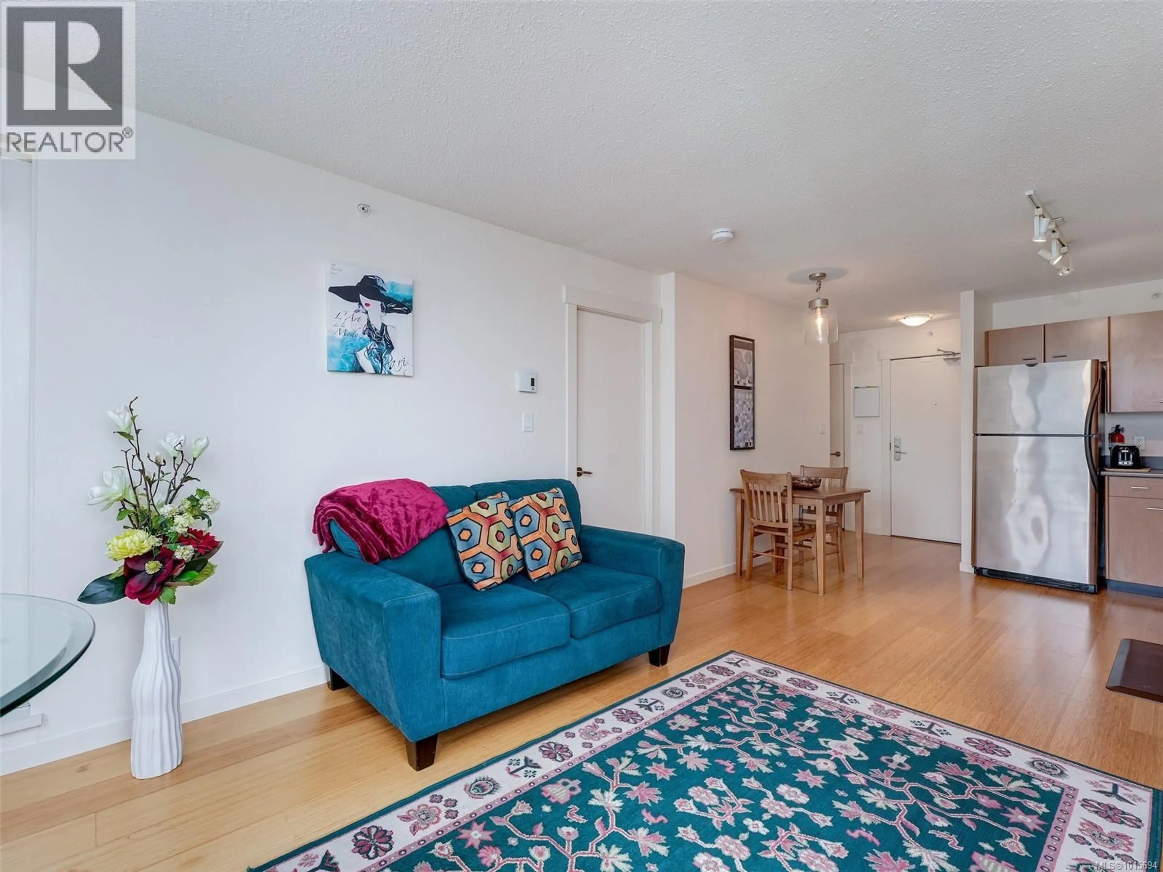 Living room with furniture, unknown for 1010 - 751 FAIRFIELD ROAD, Victoria British Columbia V8W3Z5